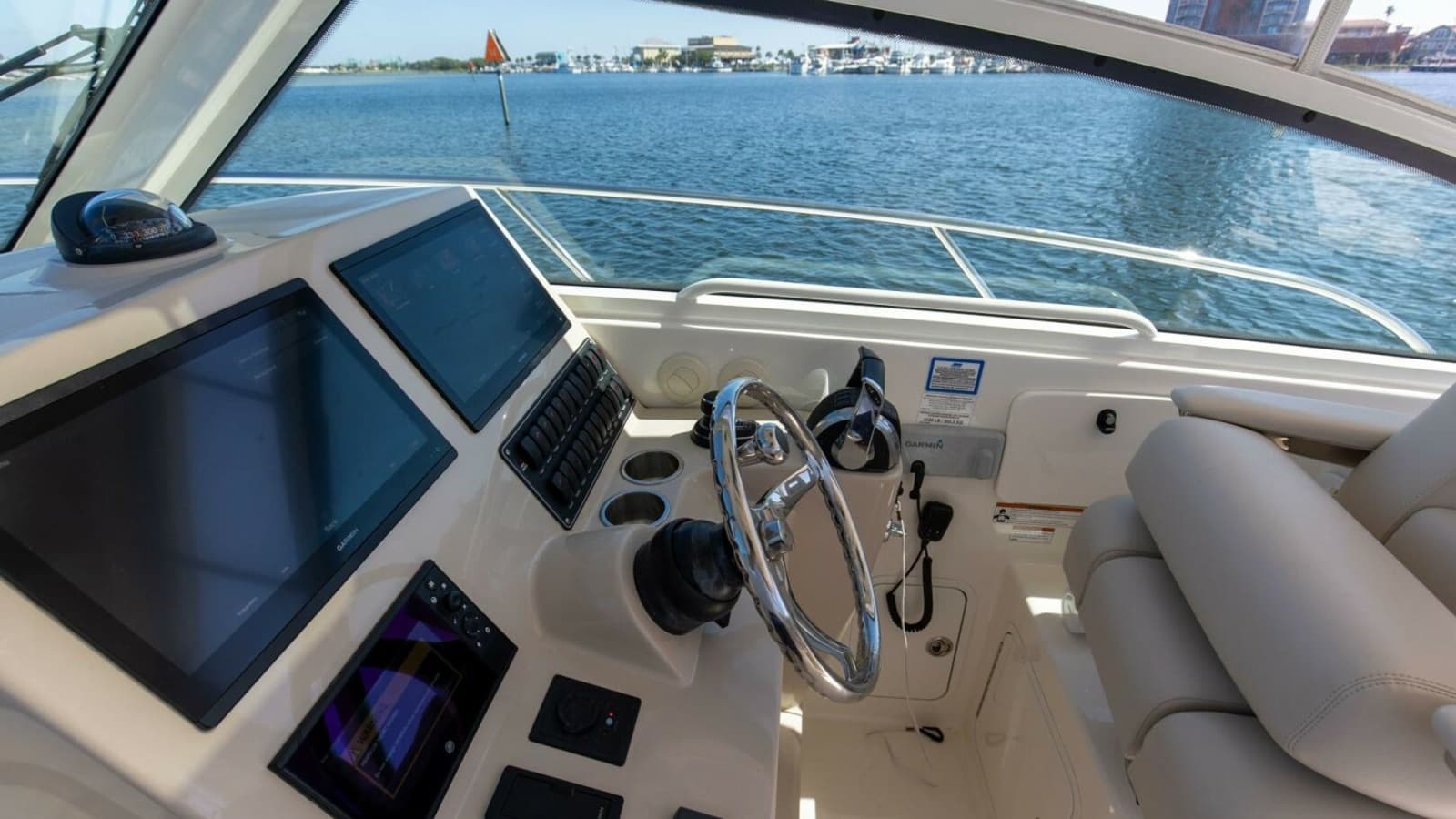 2019 Boston Whaler 345 CONQUEST - Photo 18