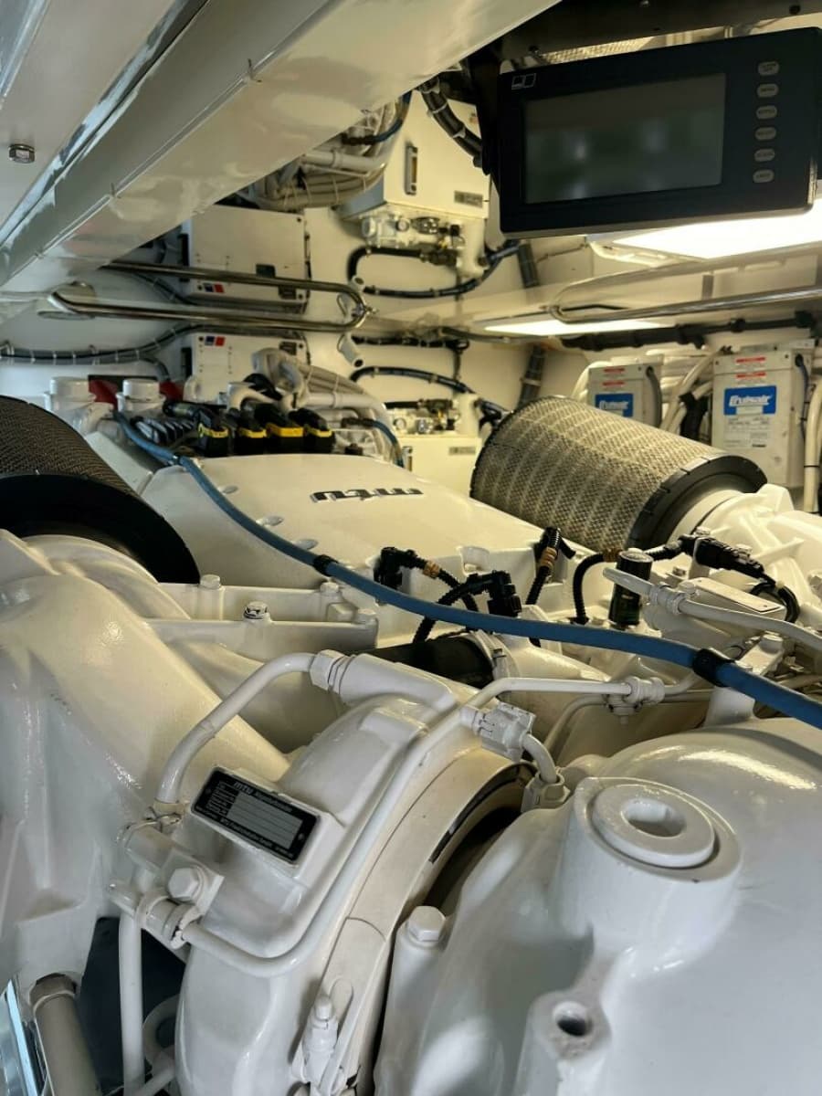 2008 Hatteras 77 Enclosed Bridge - Photo 30