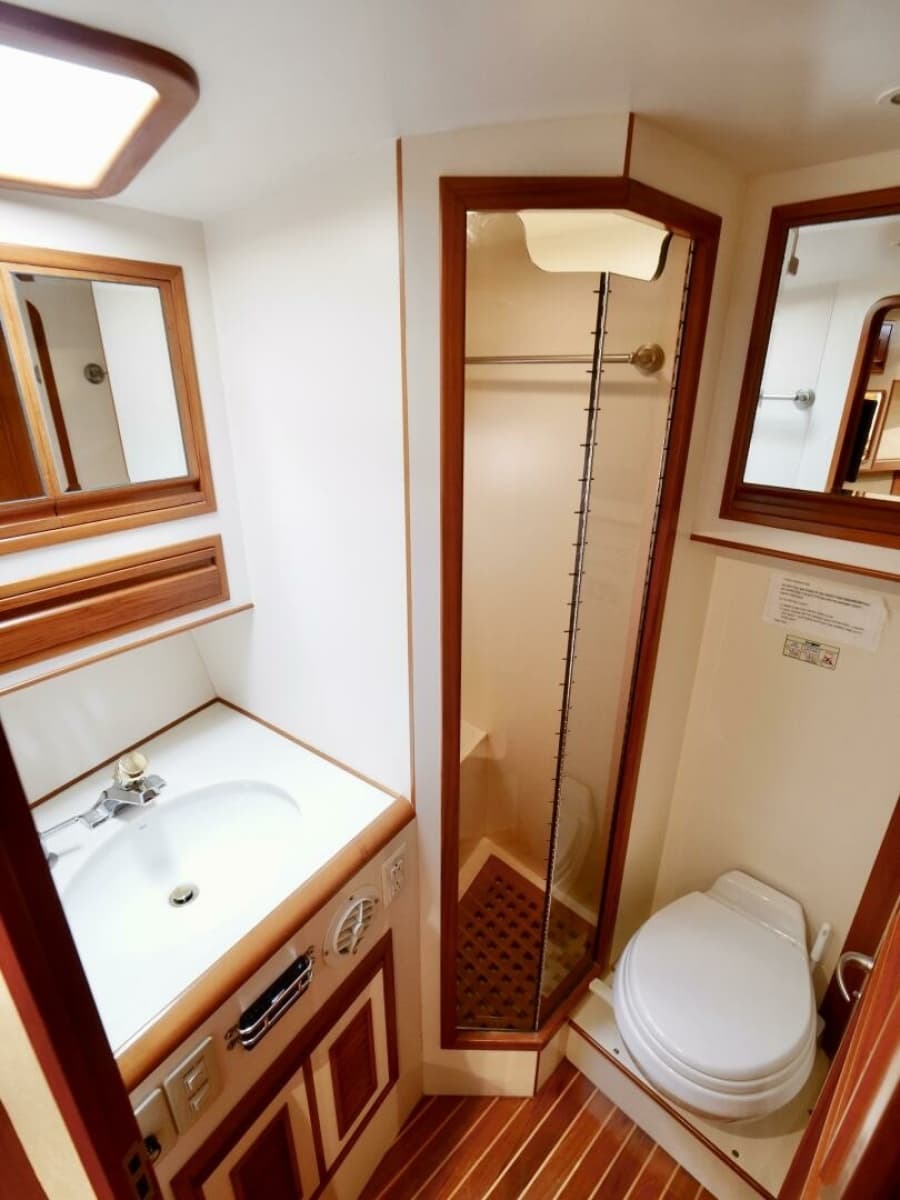 2000 Offshore Yachts 62 Pilothouse - Photo 22