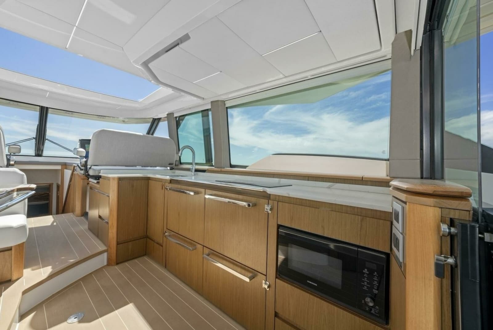 2023 Tiara Yachts EX 60 - Photo 23