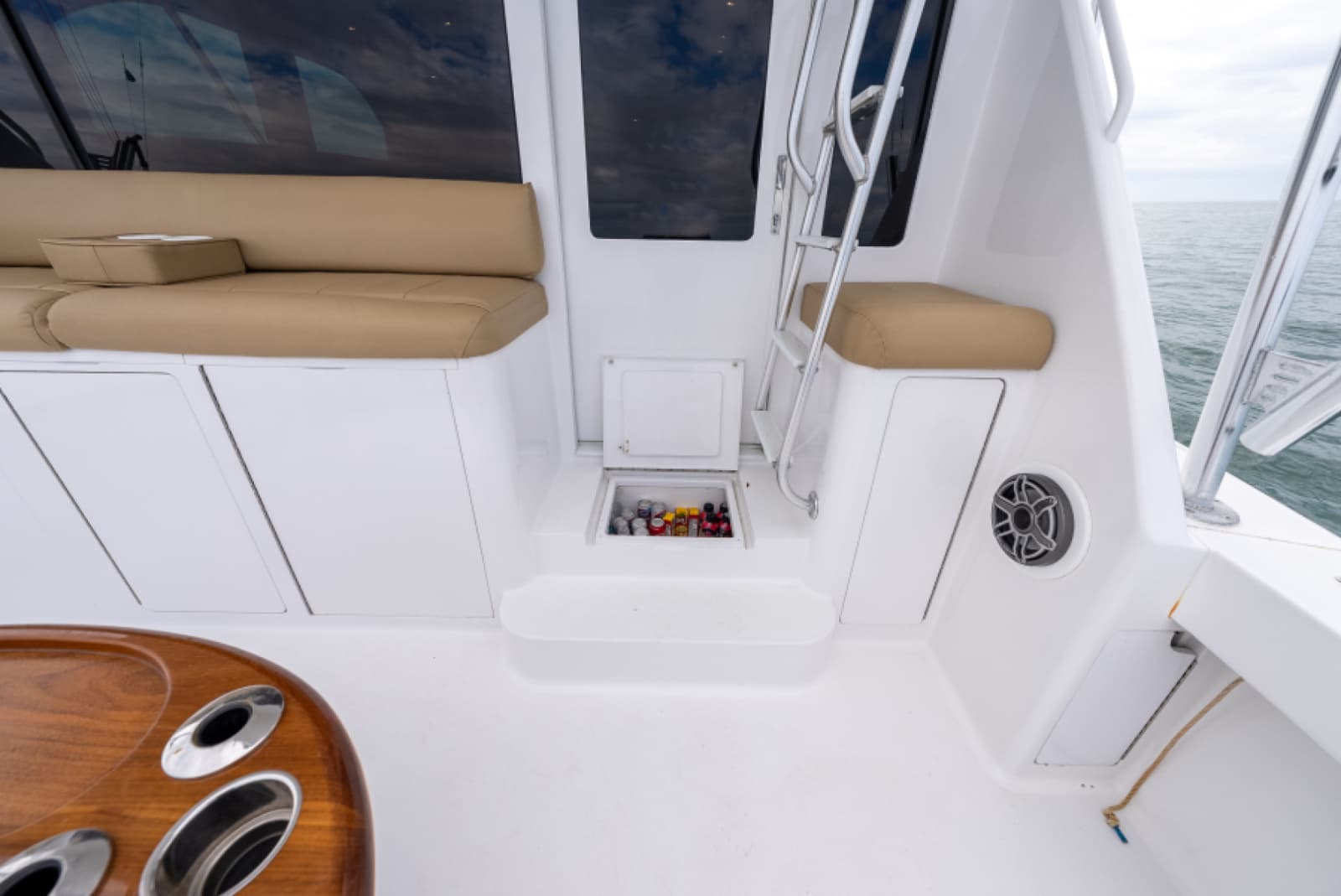 2003 Viking 45 Convertible - Photo 11