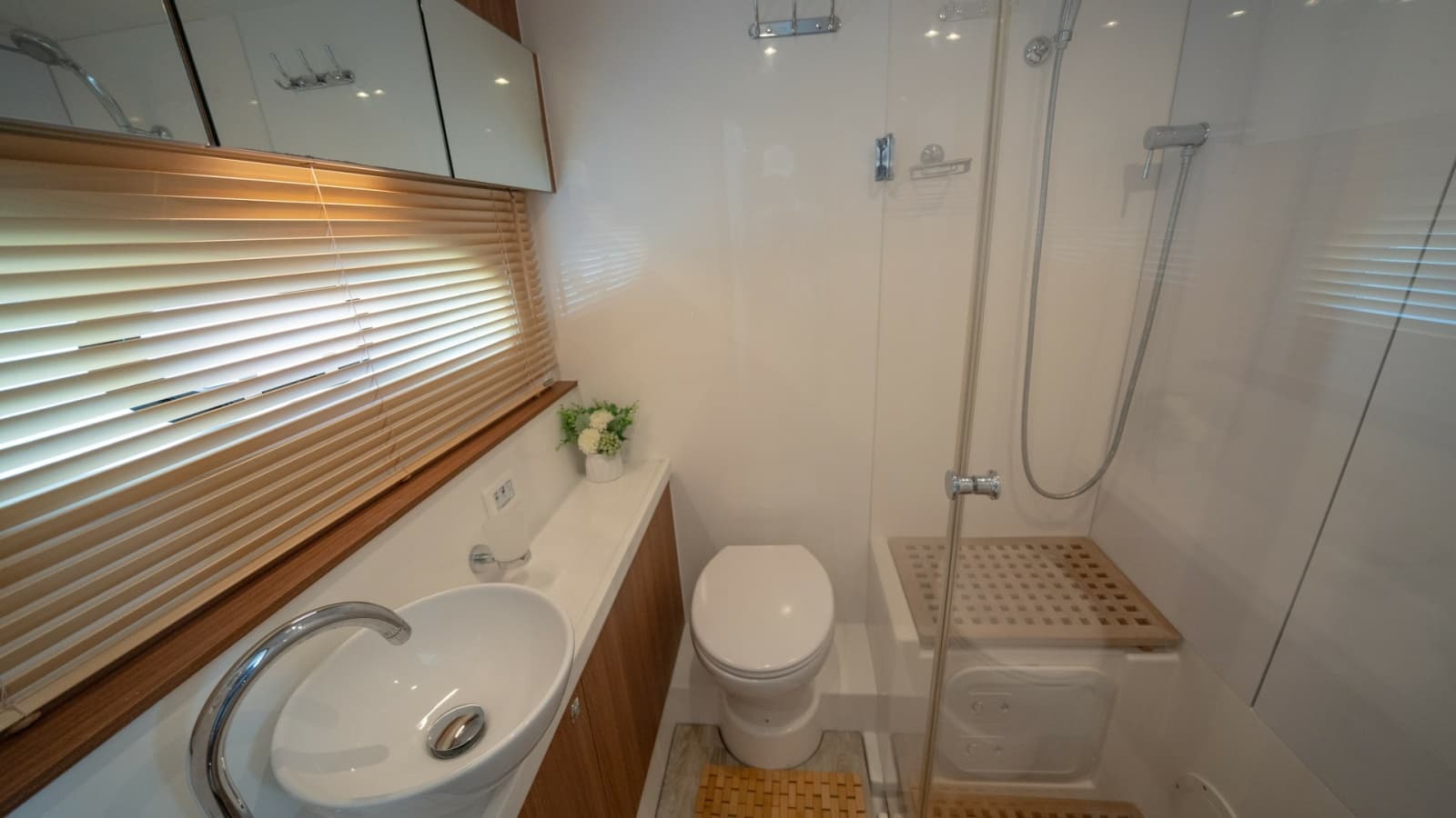 2021 Aquila 44 Motor Yacht - Photo 15