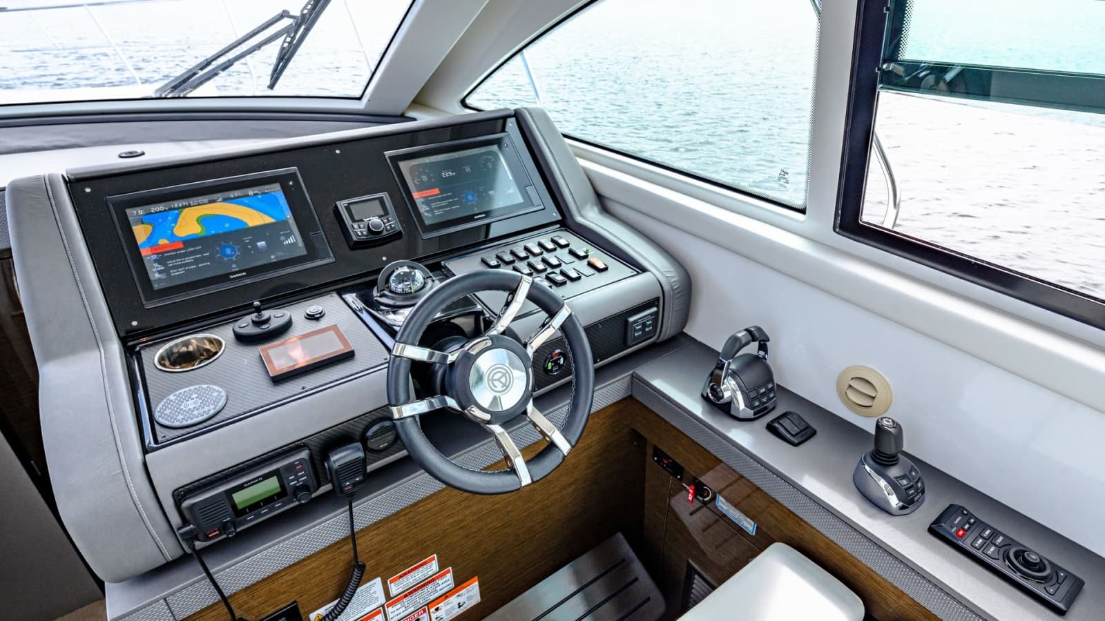 2019 Cruisers Yachts Cantius 46 - Photo 2