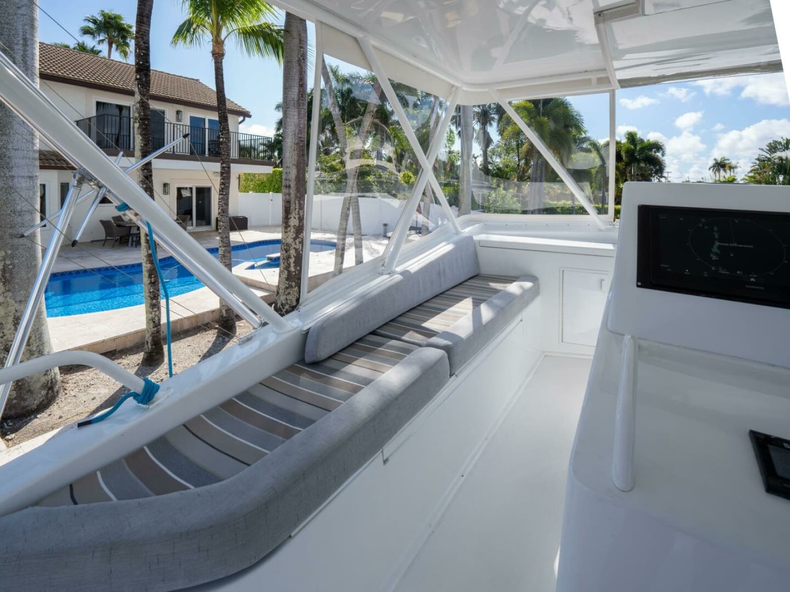 1998 Viking 58 Convertible - Photo 11