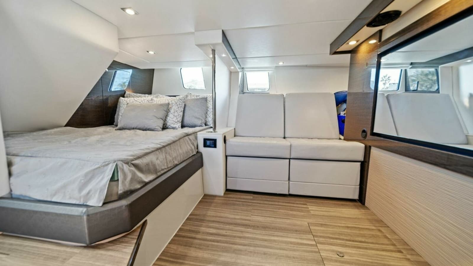2019 Cruisers Yachts 45 Cantius - Photo 95