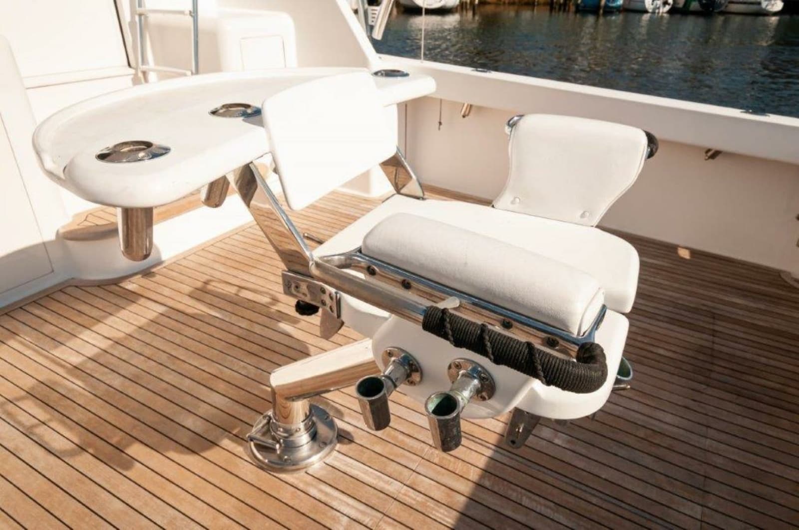 2001 Viking 61 Convertible - Photo 40