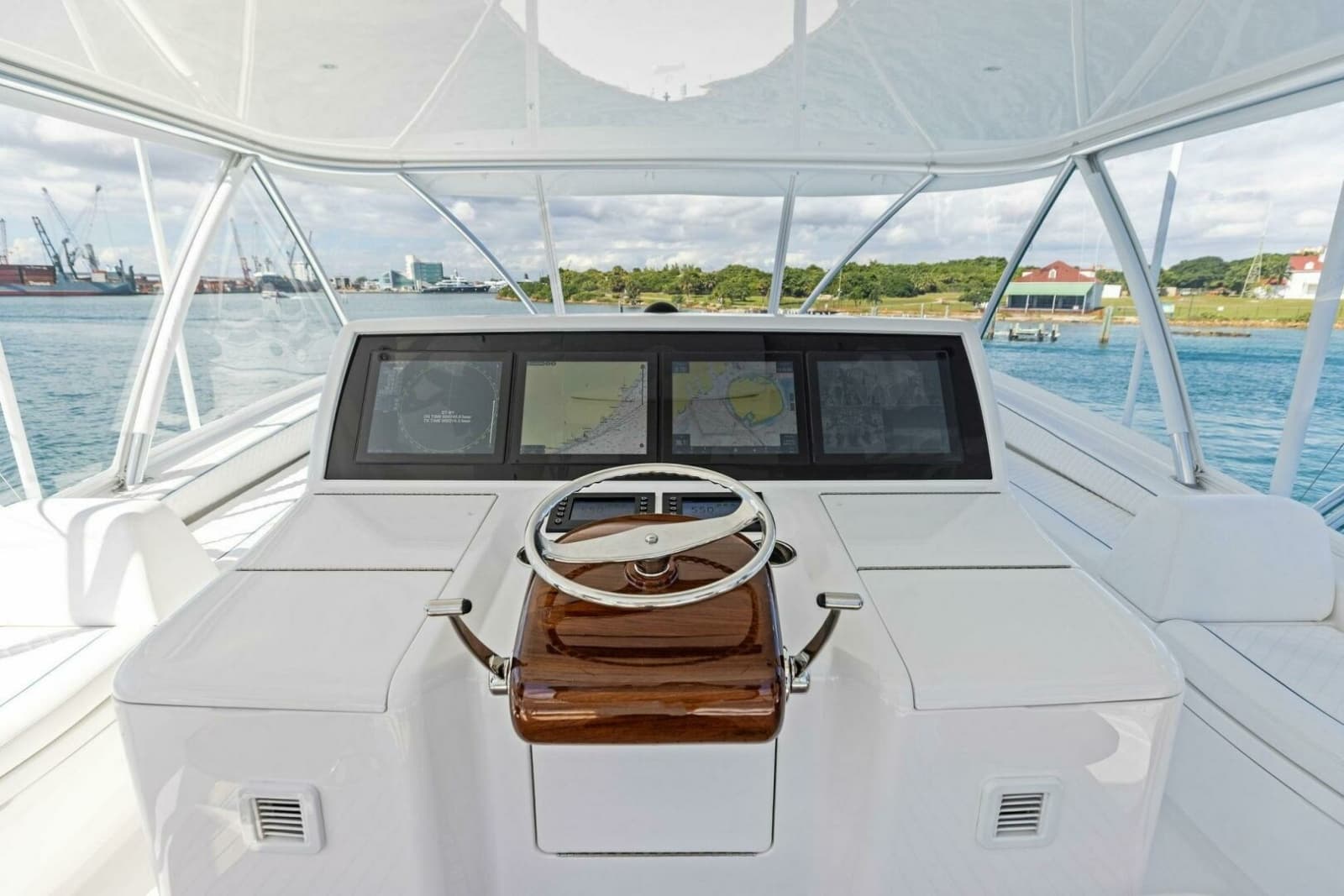 2026 Viking 82 Convertible - Photo 213