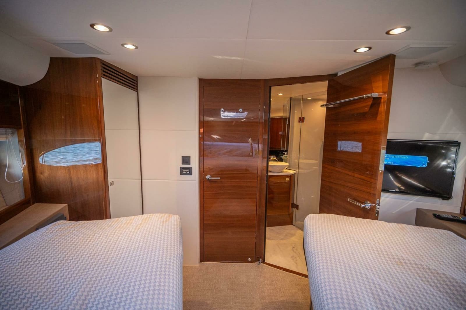 2016 Princess V48 - Photo 31