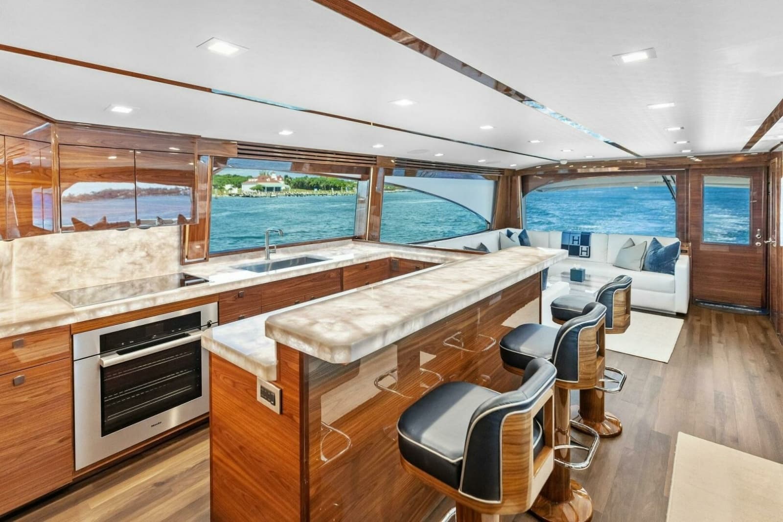 2026 Viking 82 Convertible - Photo 49