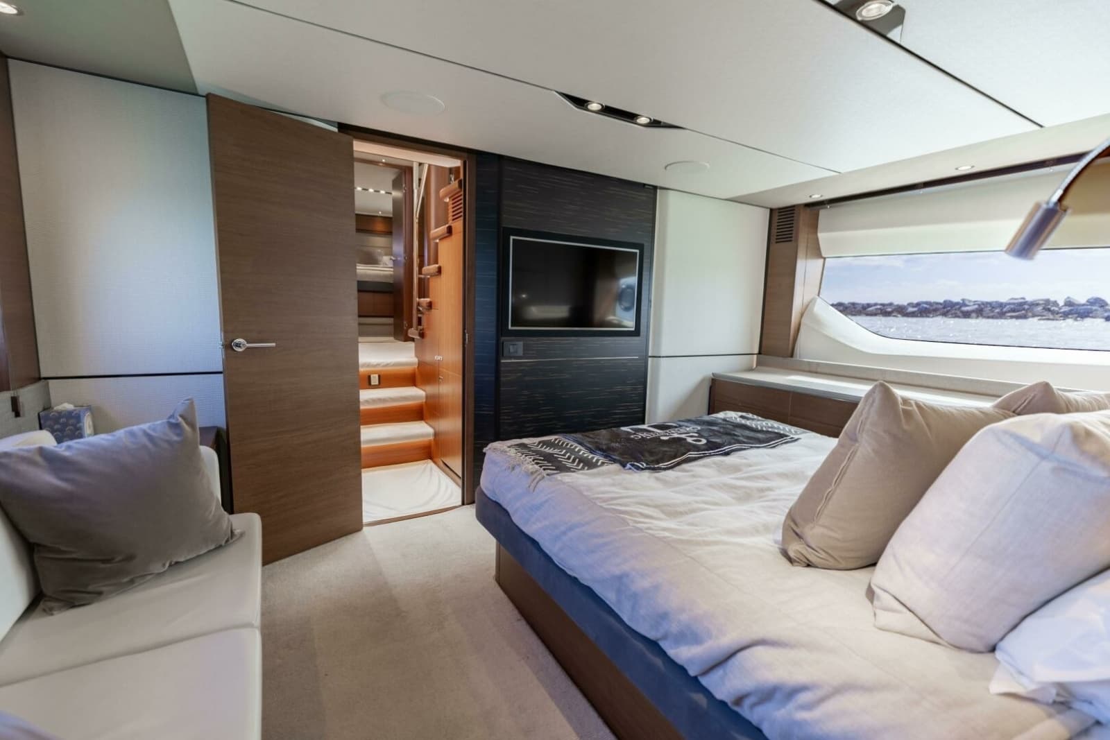 2019 Princess S65 - Photo 28