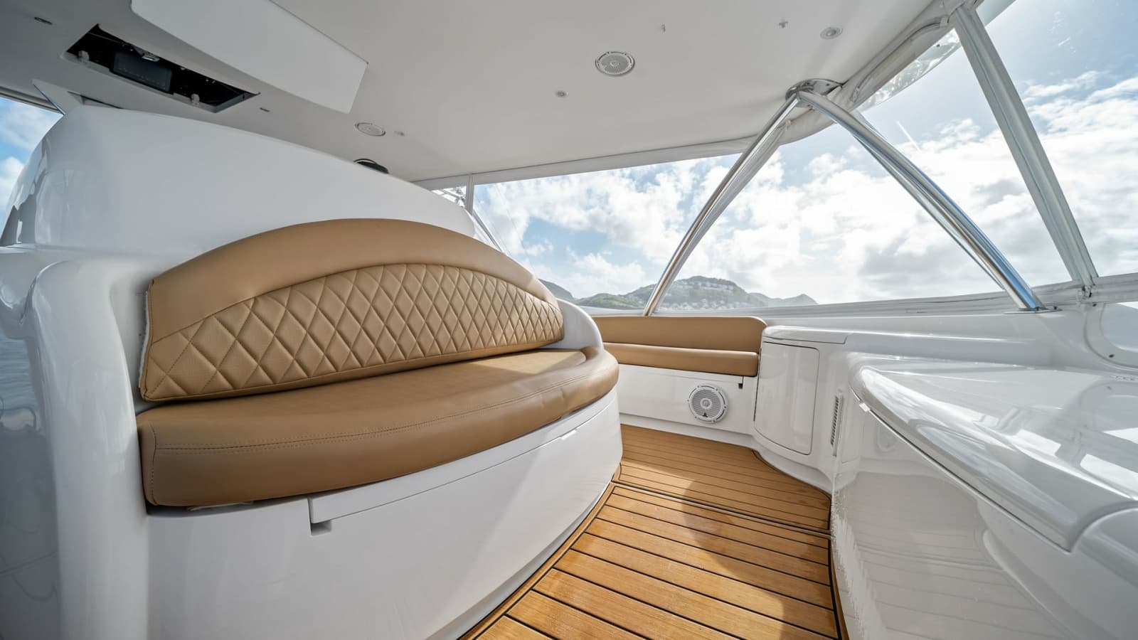 2015 Viking 70 Convertible  - Photo 52