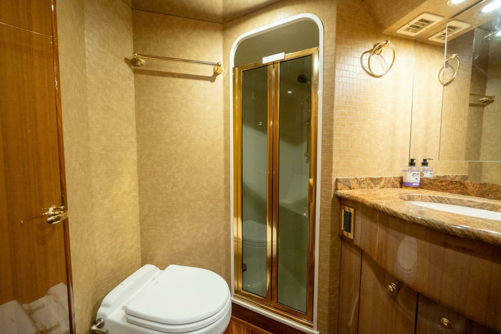 2006 Viking 68 Convertible - Photo 50