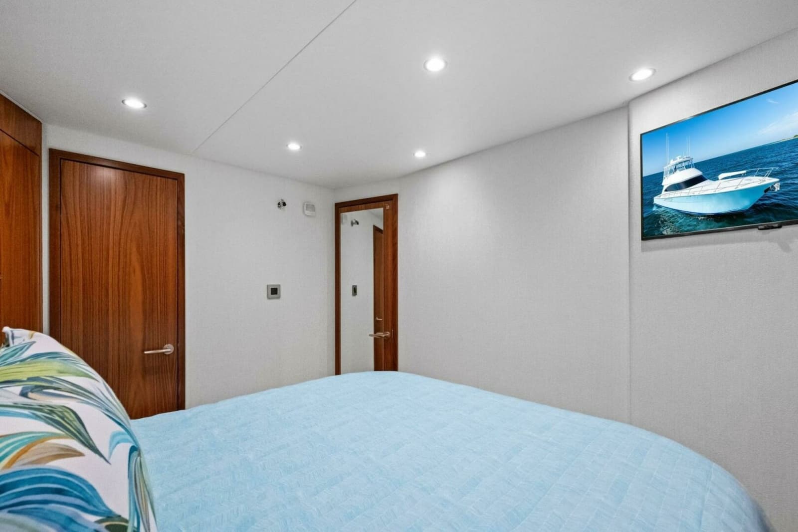 2025 Viking 58 Convertible - Photo 20