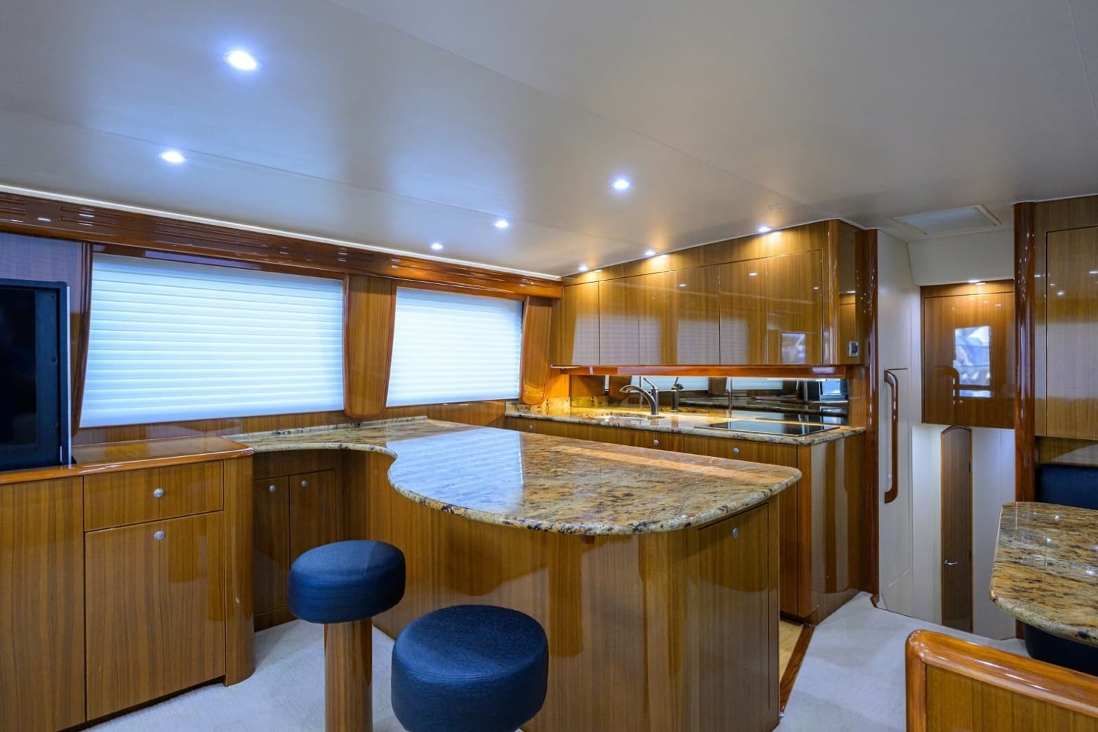2008 Viking 68 Convertible - Photo 8
