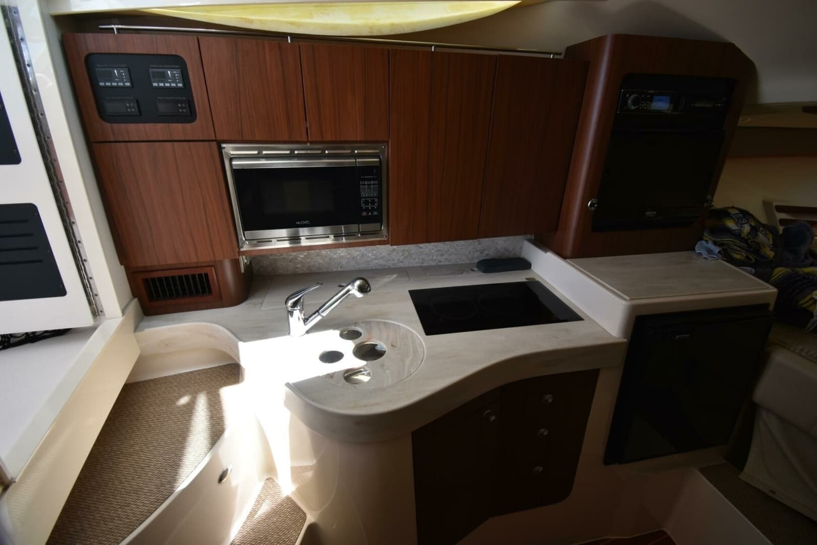 2016 Grady-White 330 Express - Photo 23