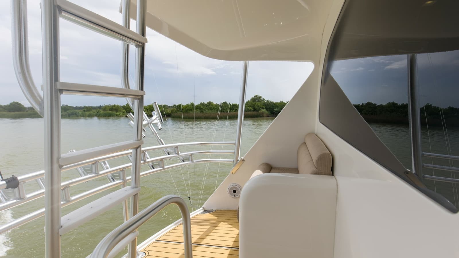 2017 Viking 72 Enclosed Bridge - Photo 44