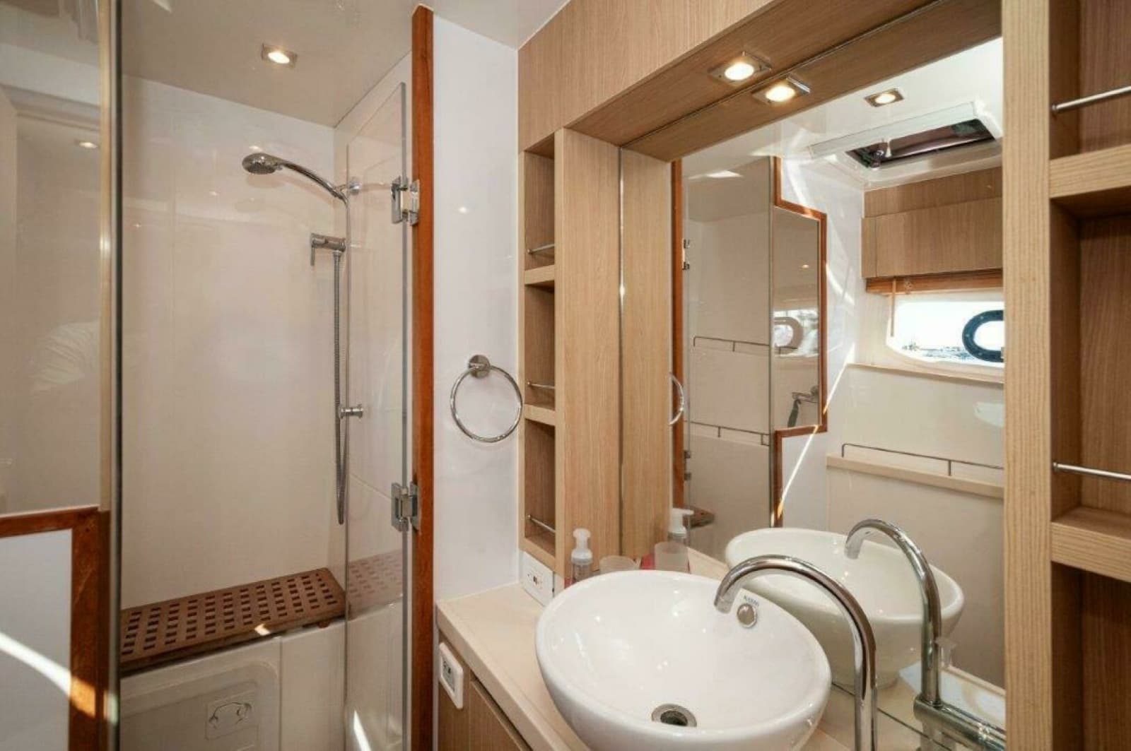 2018 Aquila 44 Yacht - Photo 43