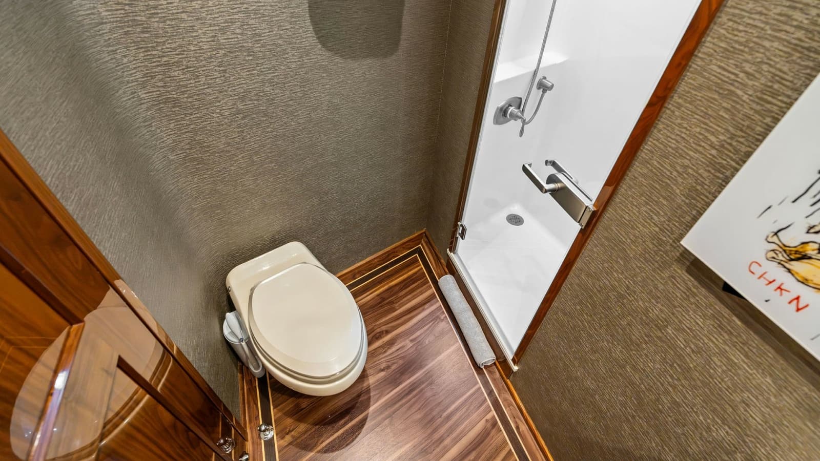 2016 Viking 80 Enclosed Bridge - Photo 53