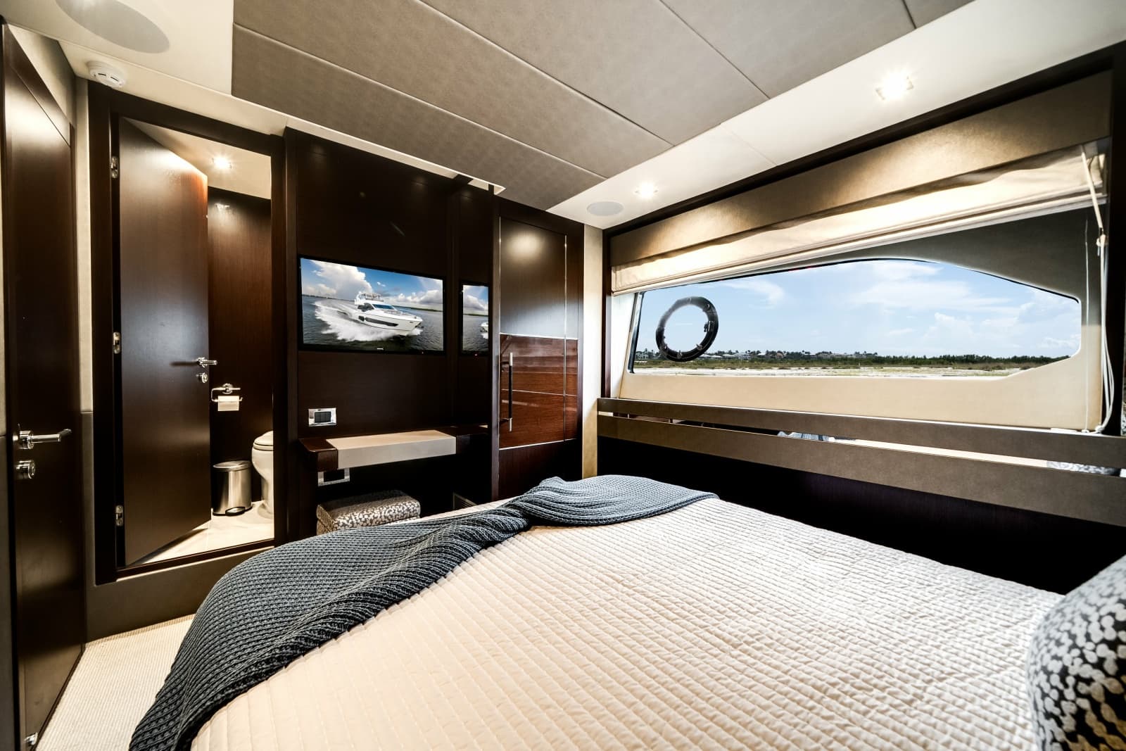 2019 Sunseeker 76 Flybridge - Photo 29