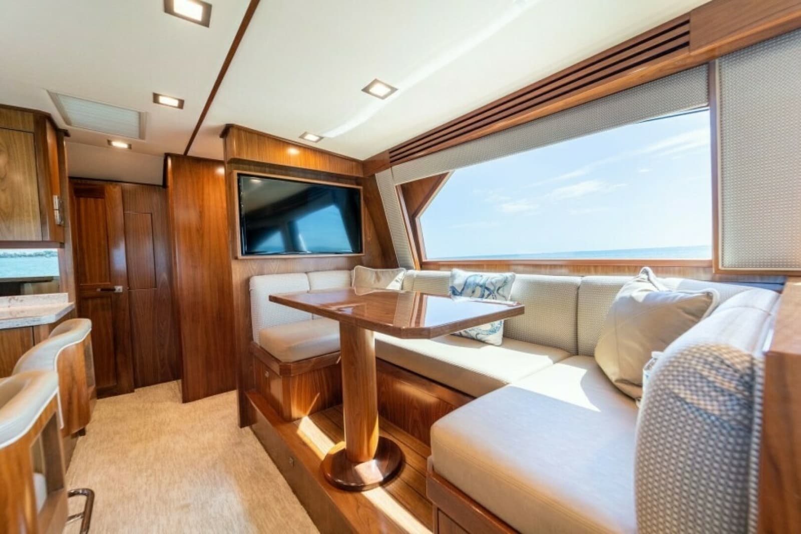 2018 Viking 72 Convertible - Photo 35