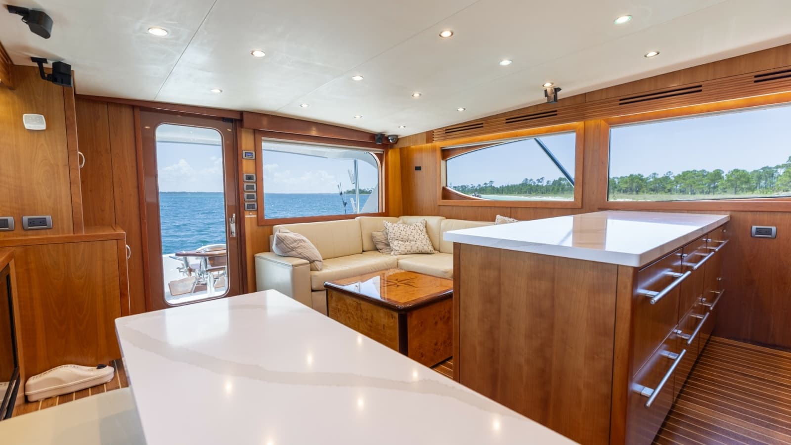 2010 Hatteras 60 GT - Photo 13