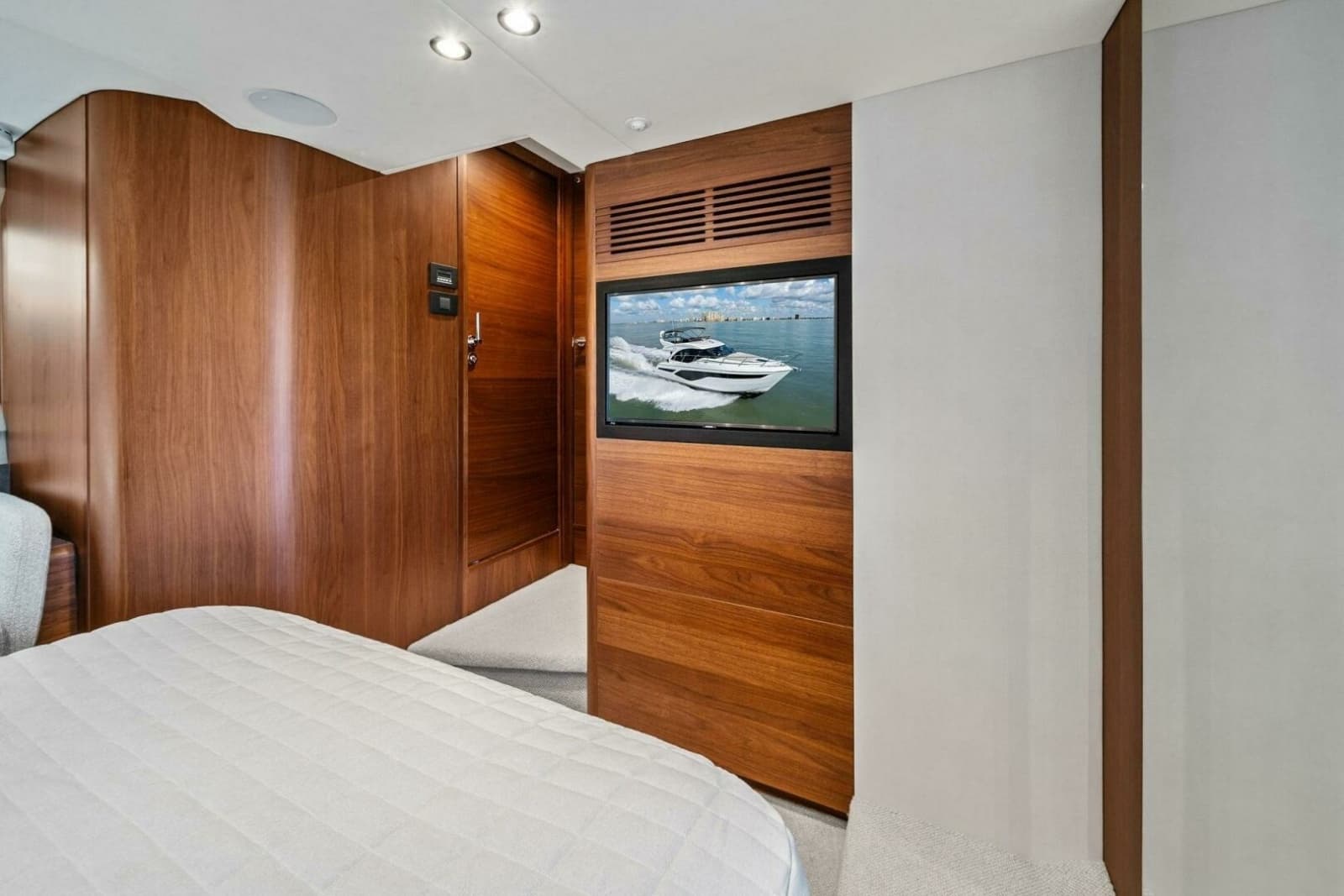 2023 Princess F50 - Photo 31