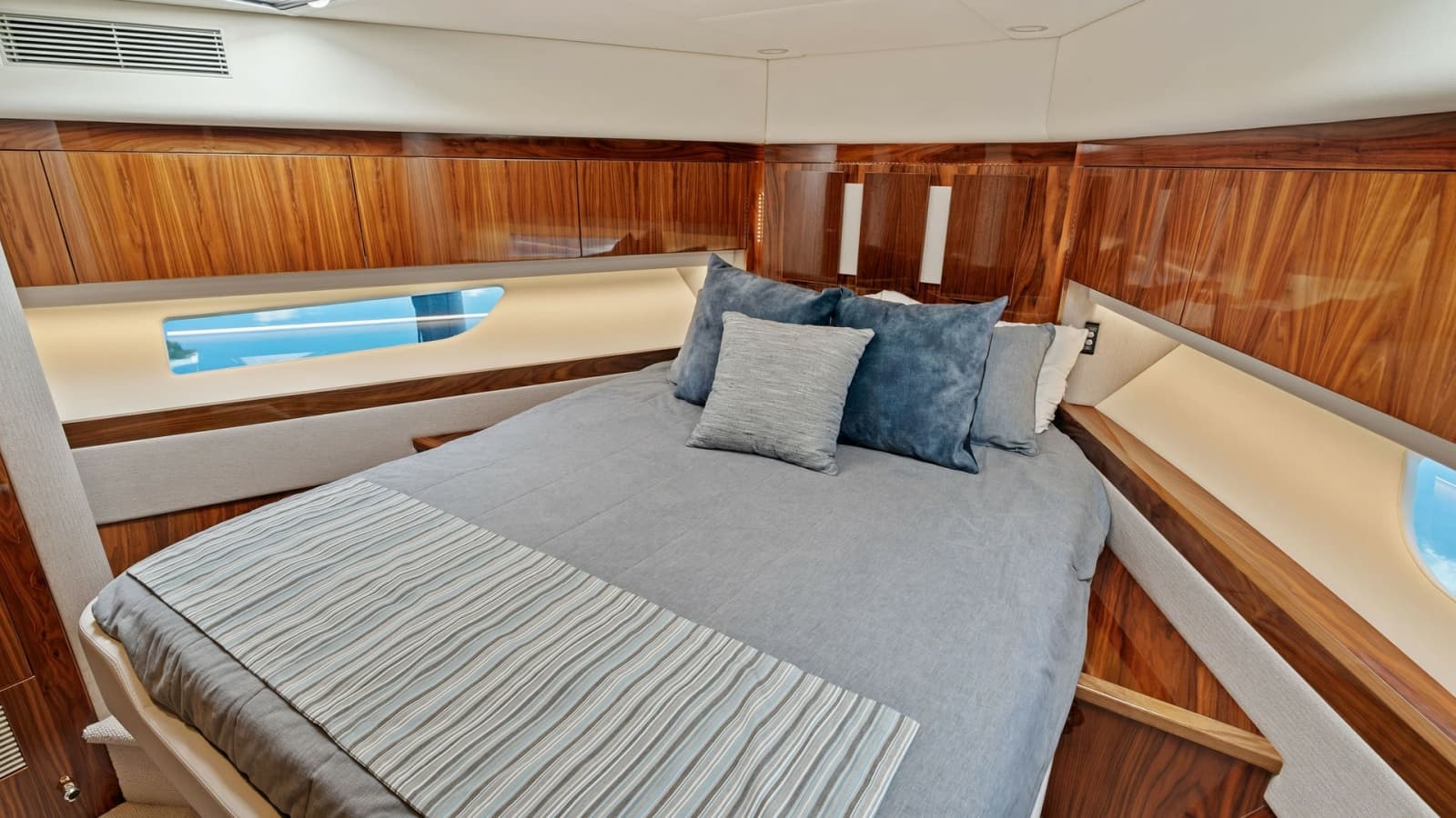2021 Riviera 57 Enclosed Bridge - Photo 71