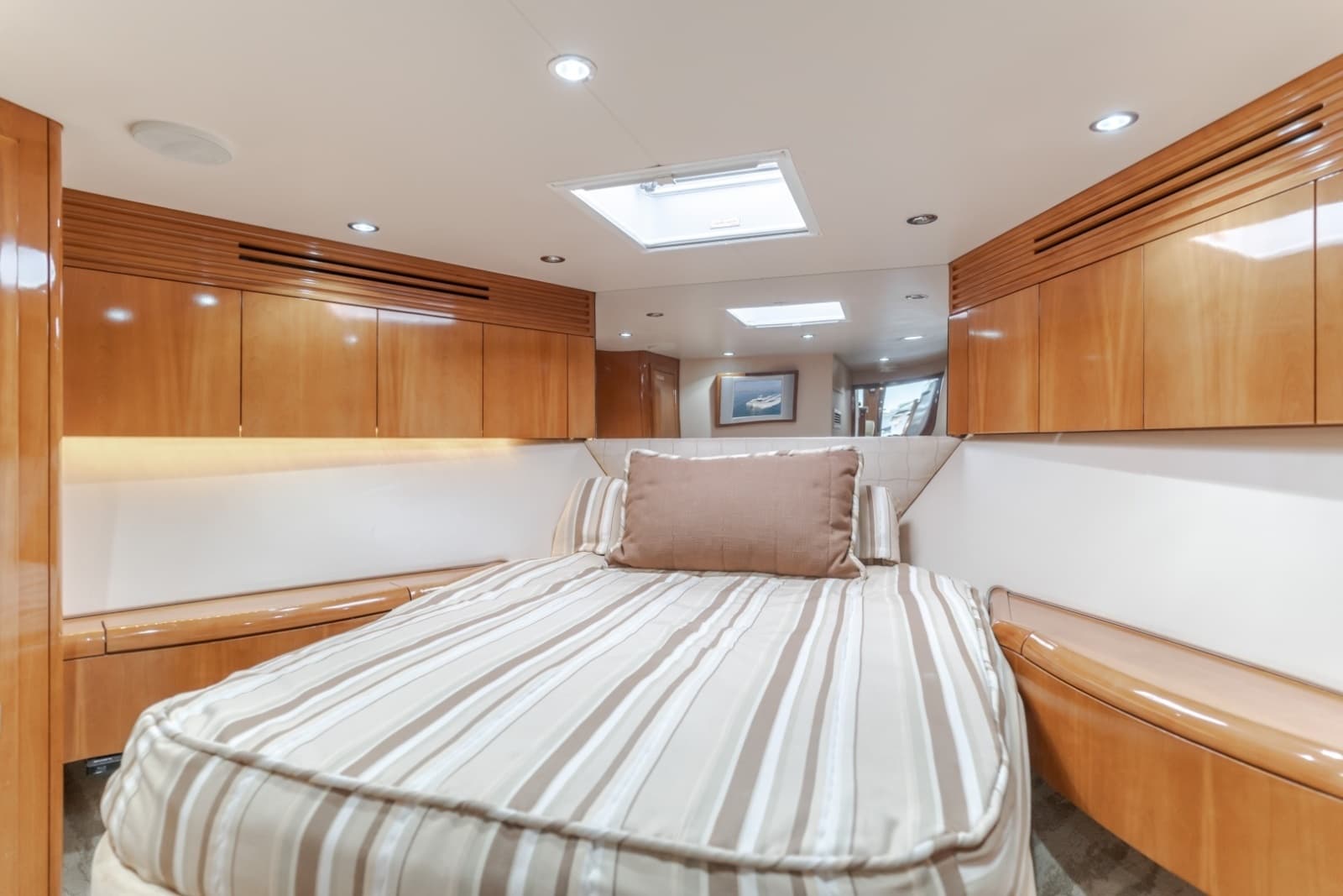 2003 Hatteras 54 Convertible - Photo 20
