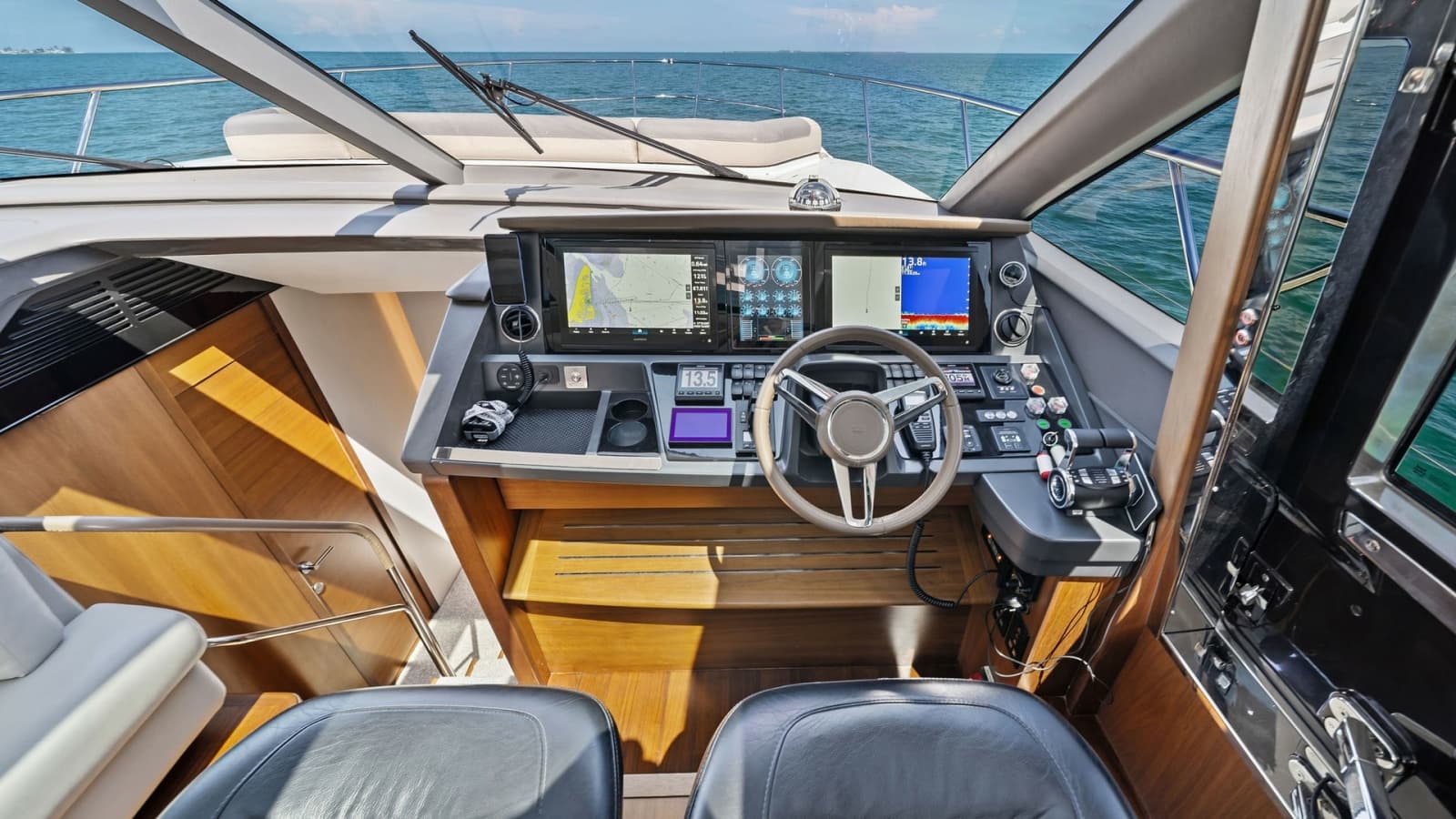 2019 Princess V65 - Photo 38