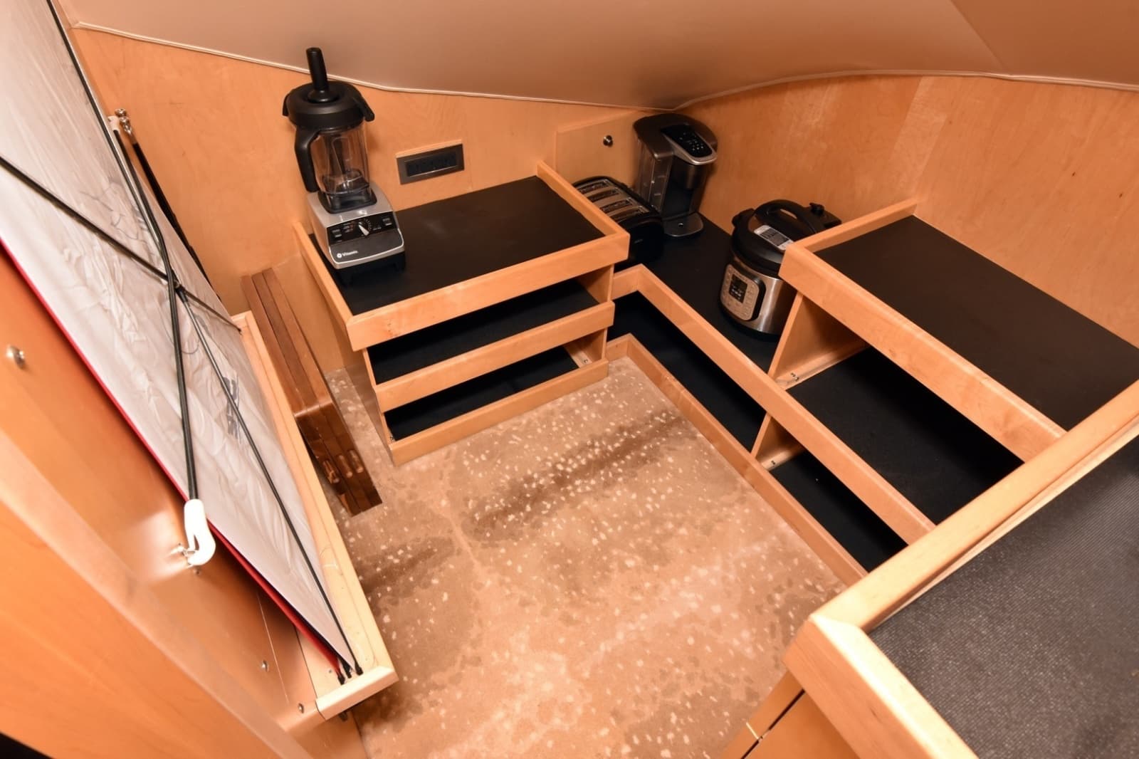 2019 Viking 80 Skybridge - Photo 47