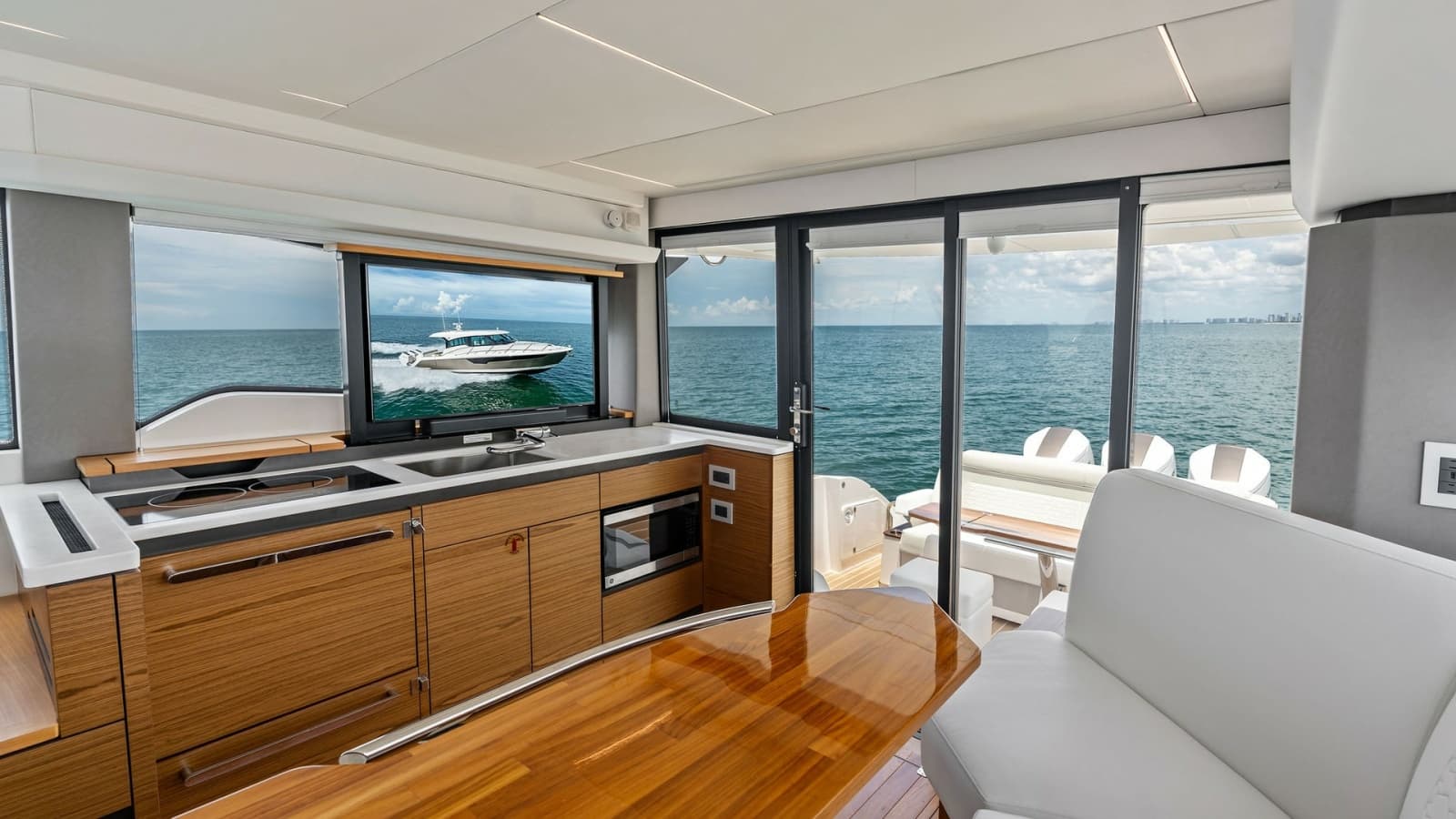 2025 Tiara Yachts 48LE - Photo 56