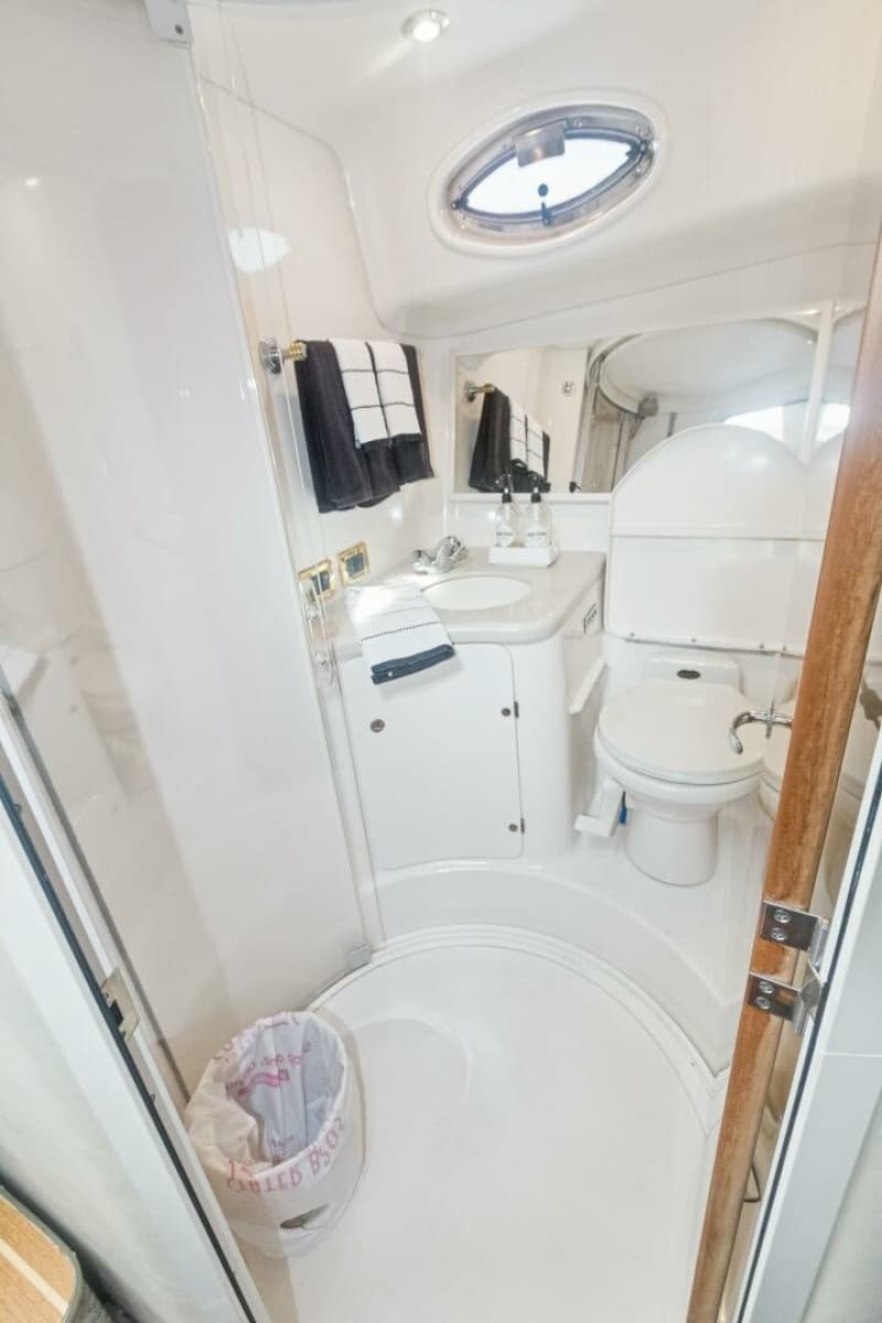 2000 Sea Ray 370 Express Cruiser - Photo 23