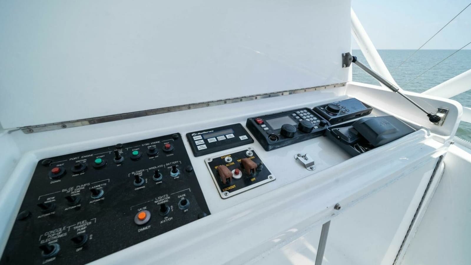 2003 Hatteras 54 Convertible - Photo 55