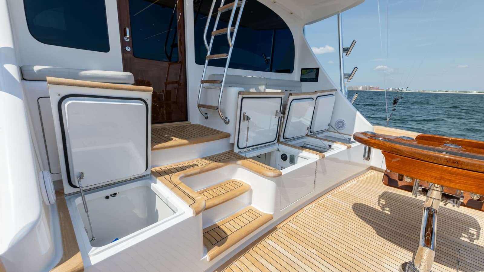 2025 Viking 74 Convertible - Photo 43