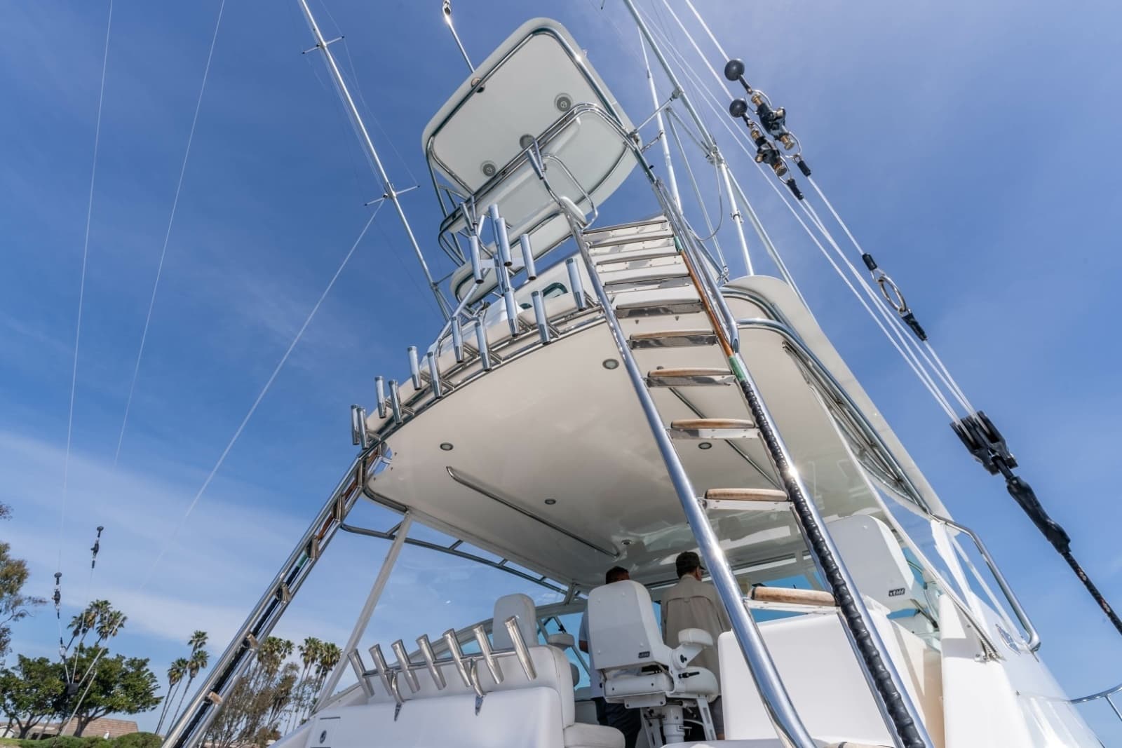 2005 Cabo 40 Express - Photo 17