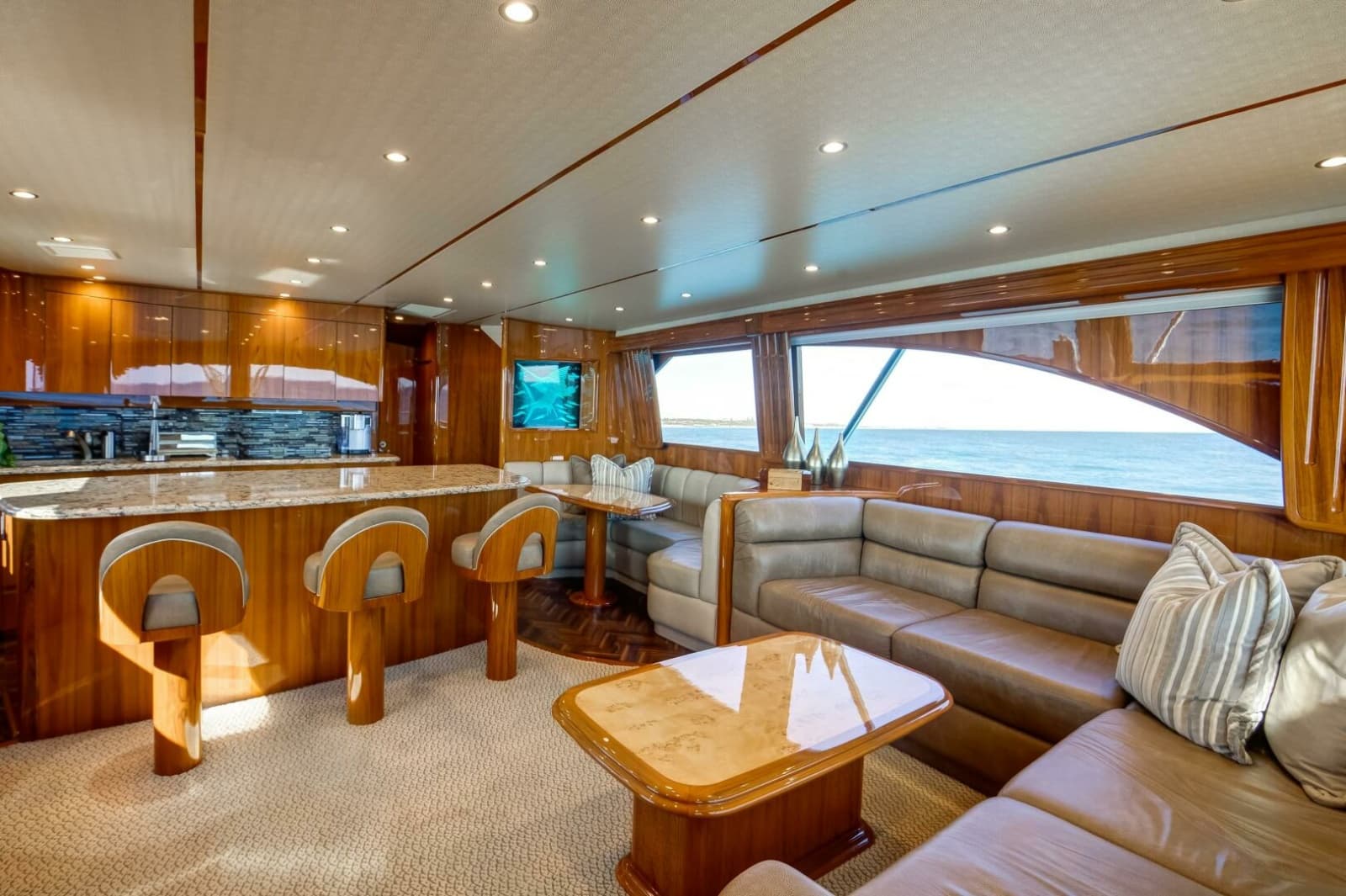 2015 Viking 70 Convertible - Photo 4