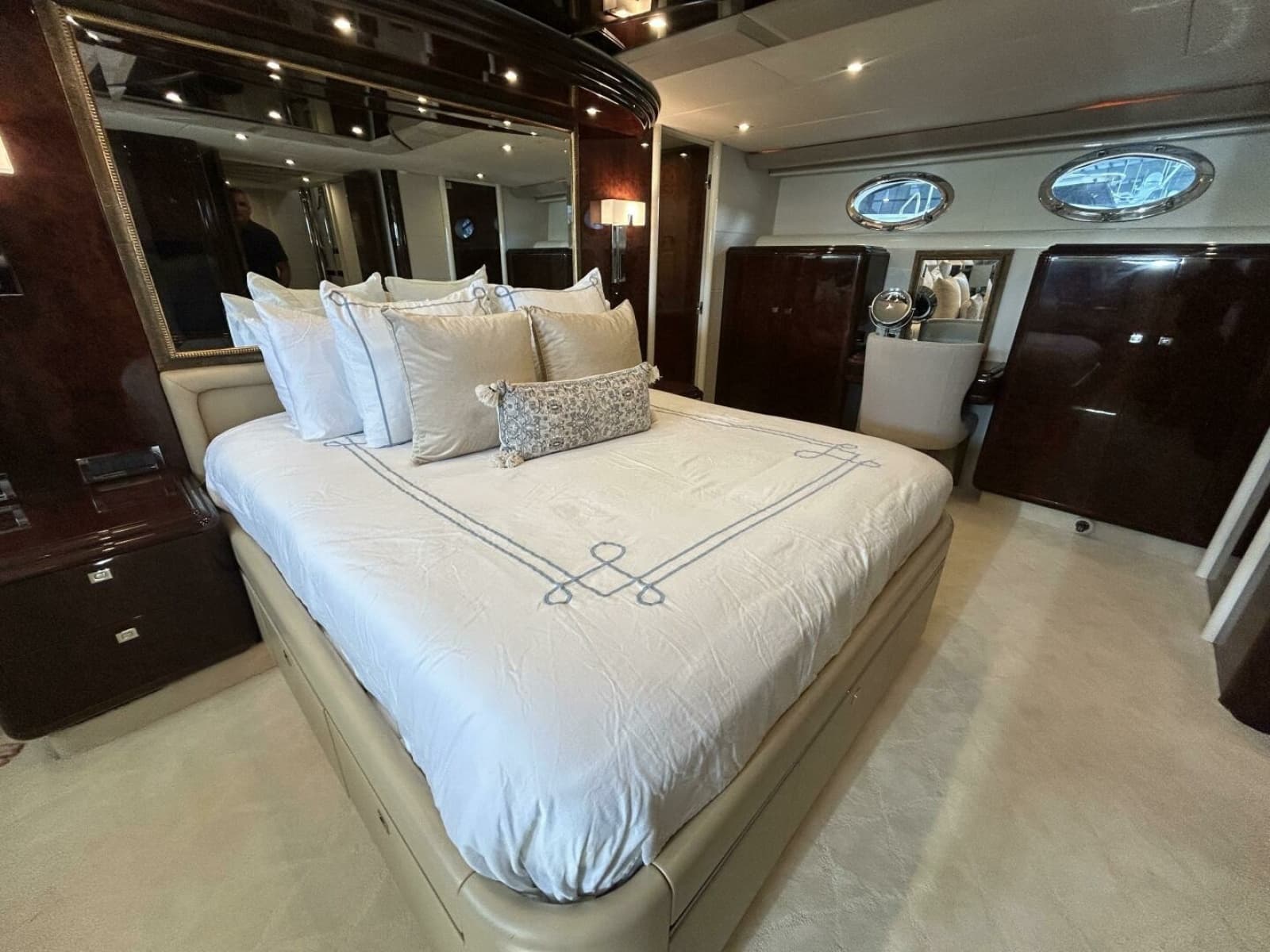 2001 Lazzara Yachts 94 Motor Yacht - Photo 59