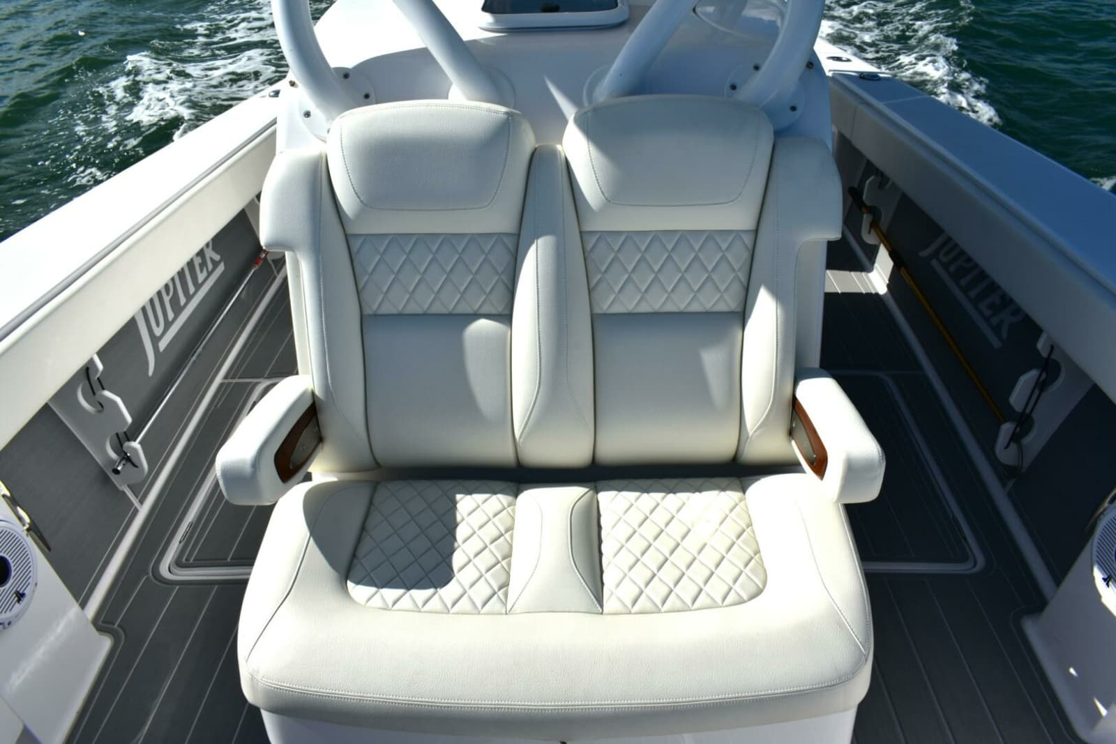 2025 Jupiter 32 FS - Photo 5