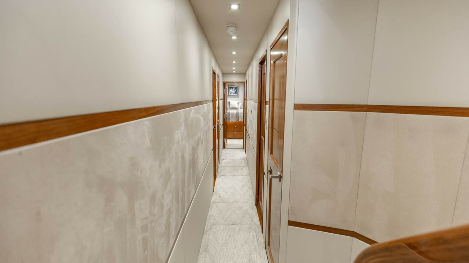 2016 Viking 80 Convertible - Photo 30