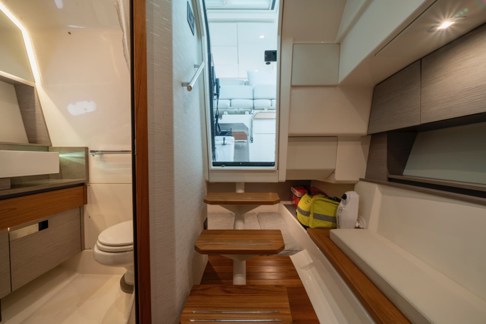 2024 Tiara Yachts 43 LS - Photo 29