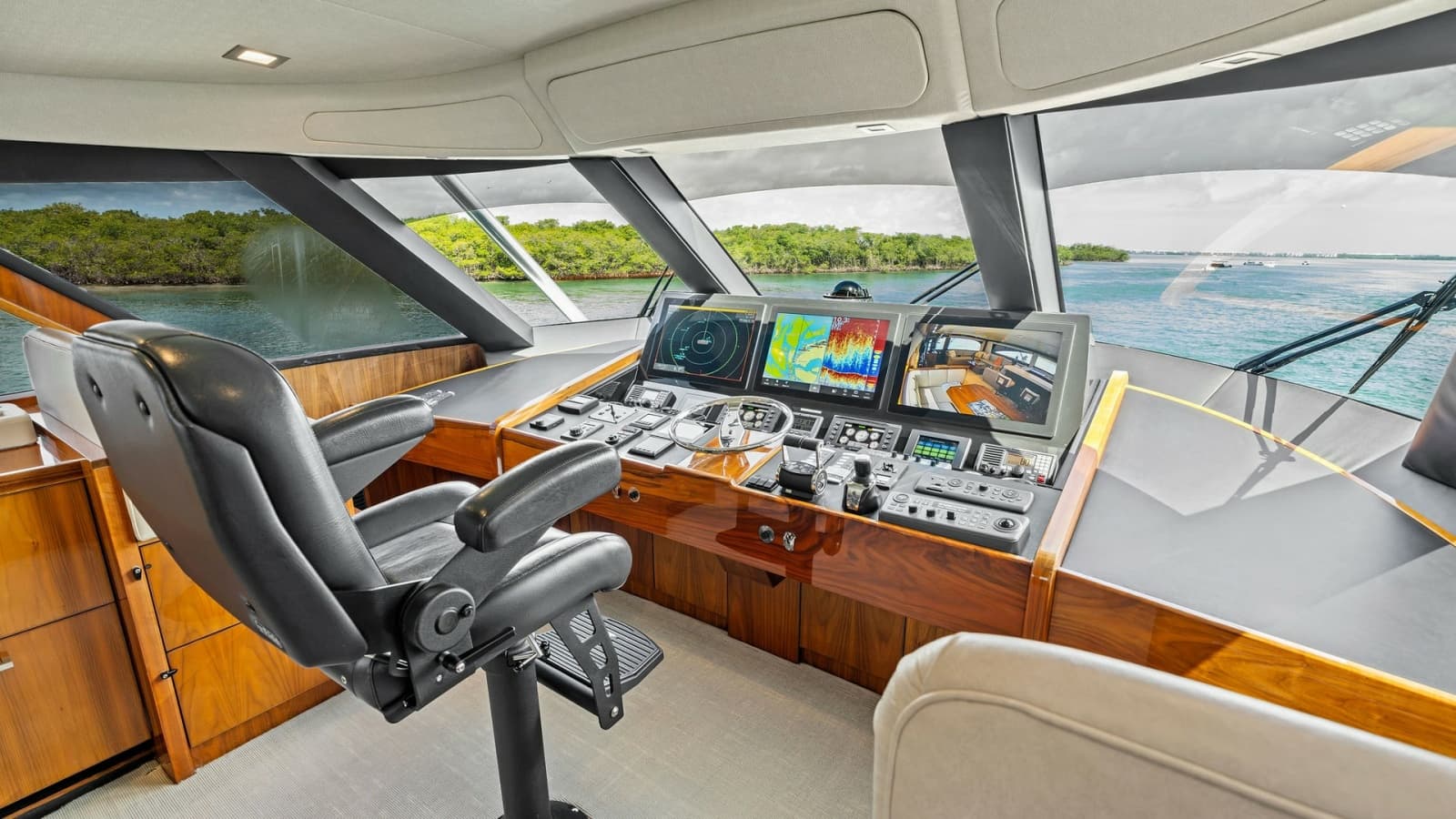 2016 Viking 80 Enclosed Bridge - Photo 2