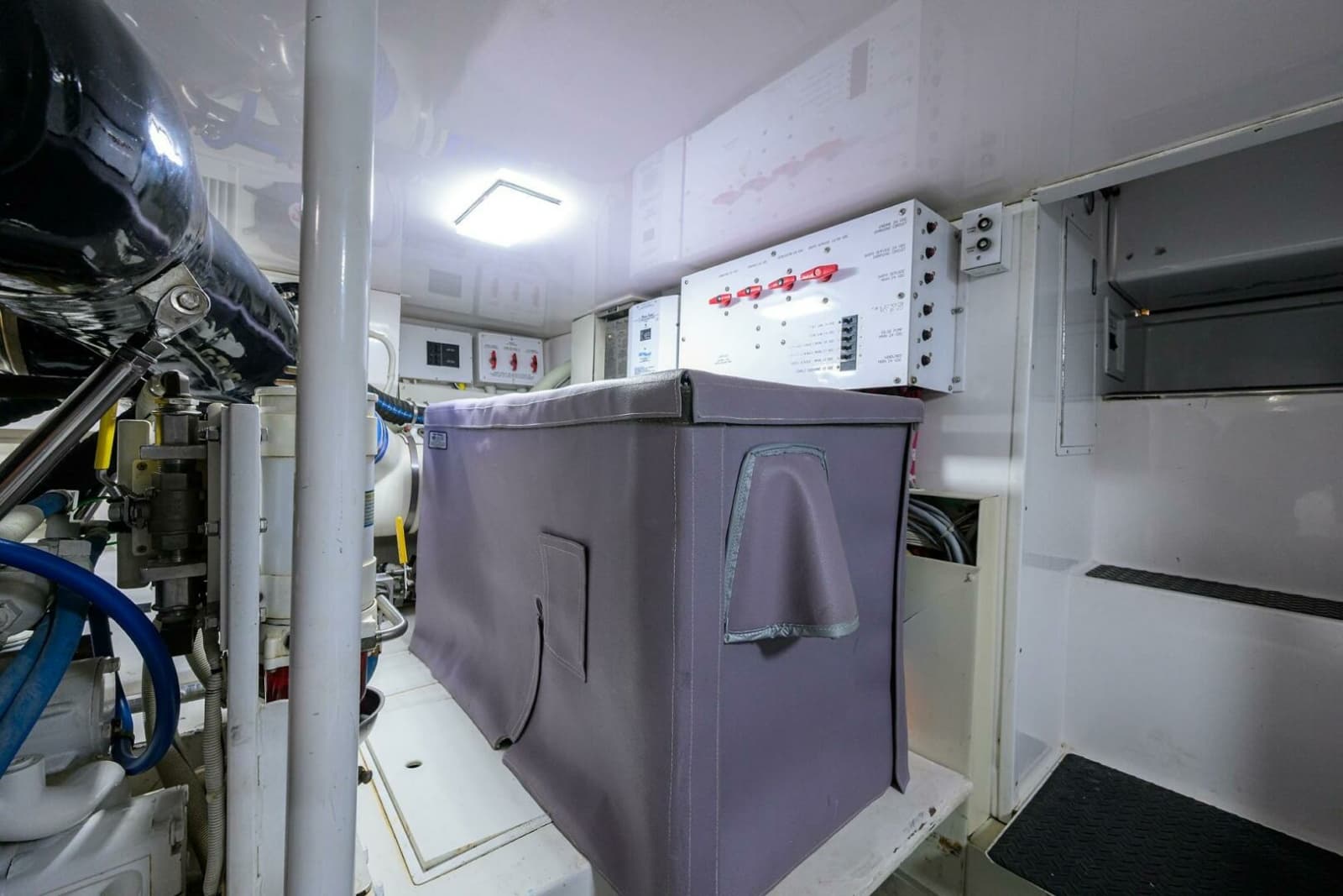 2004 Viking 56 Convertible - Photo 69