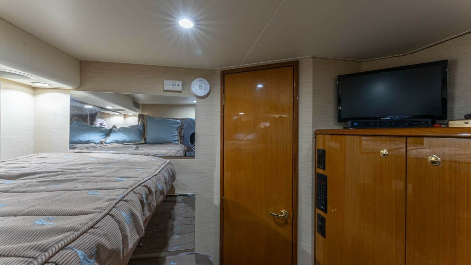2001 Viking 65 Enclosed Bridge - Photo 16