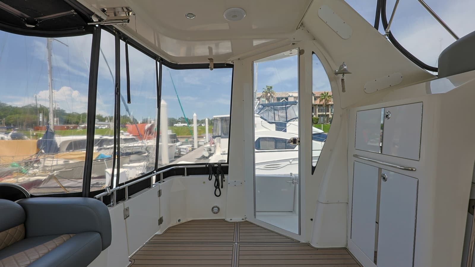 2006 Carver 396 Motor Yacht - Photo 12