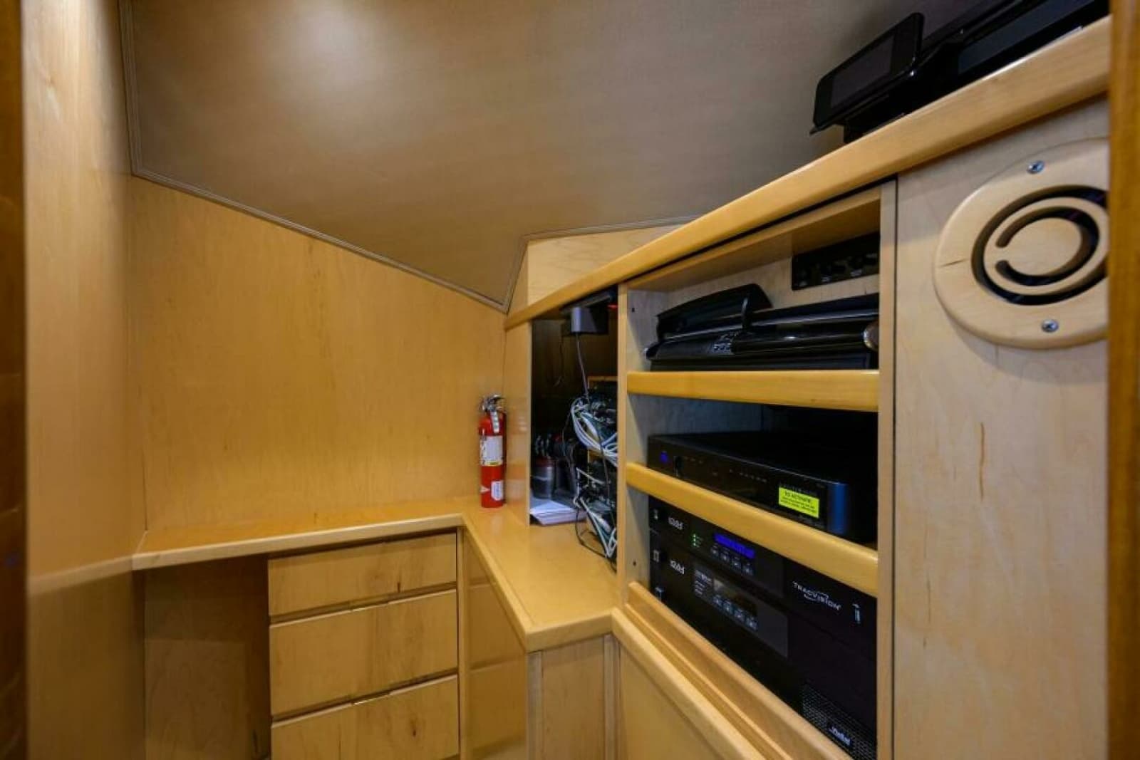 2013 Viking 82 Convertible - Photo 53