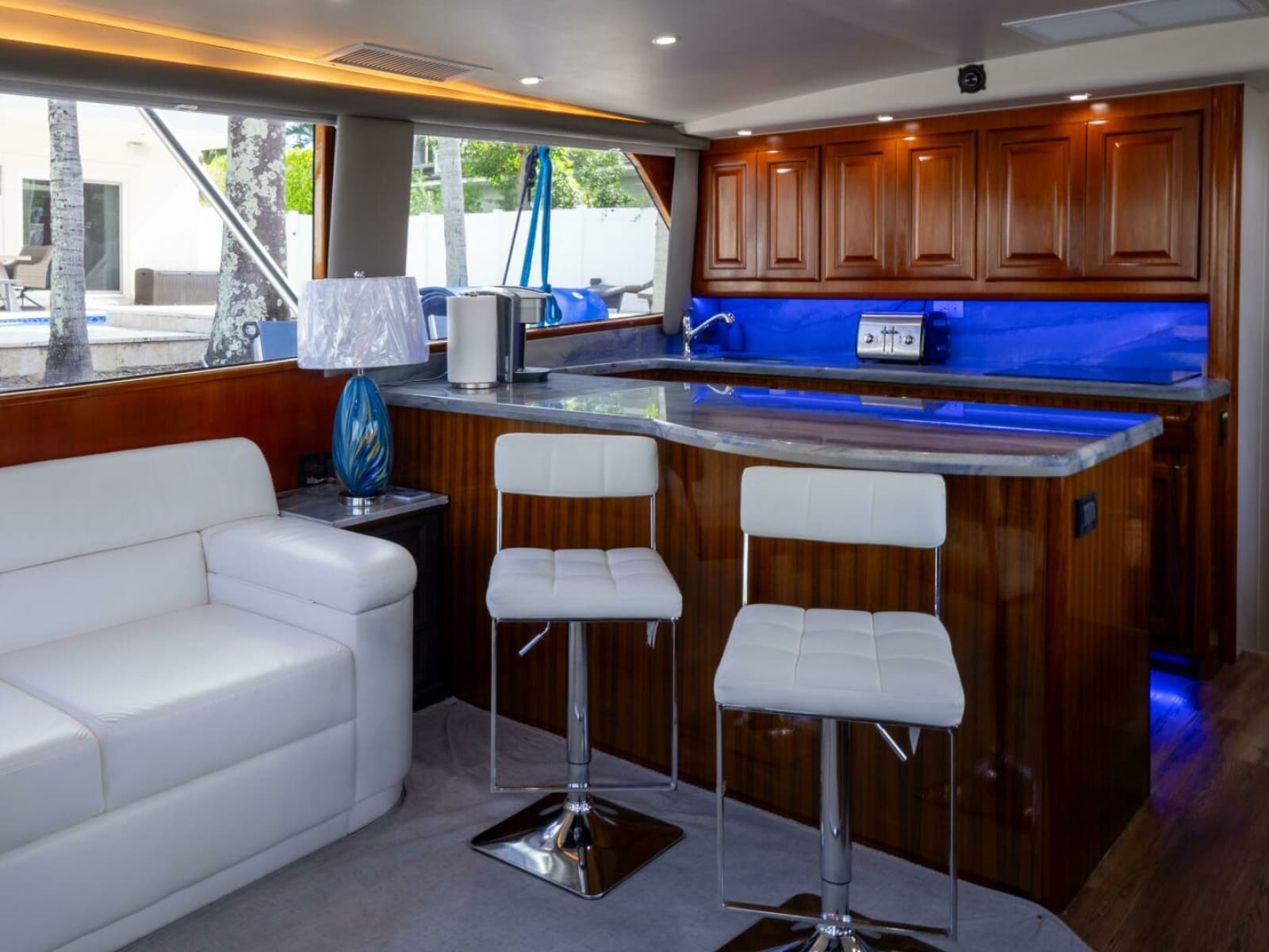 1998 Viking 58 Convertible - Photo 20