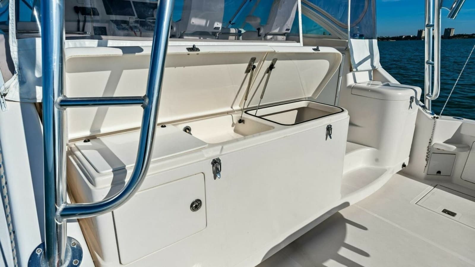 2005 Cabo 40 Express - Photo 55