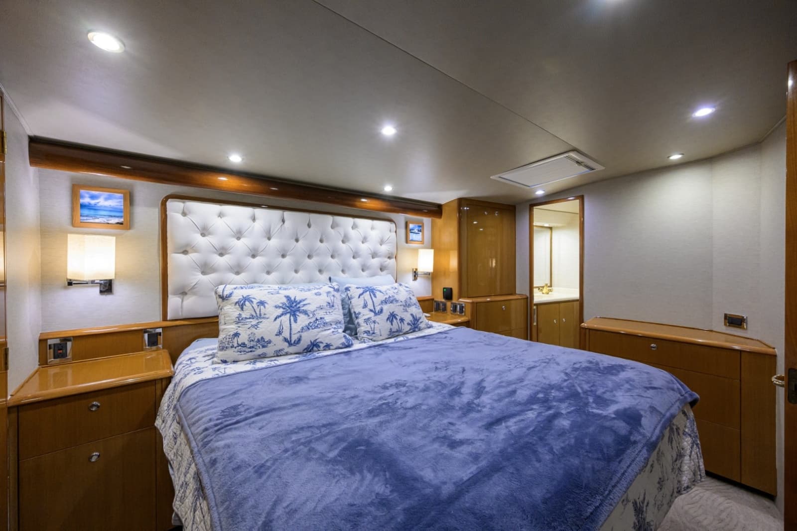 2002 Viking 61 Convertible - Photo 42