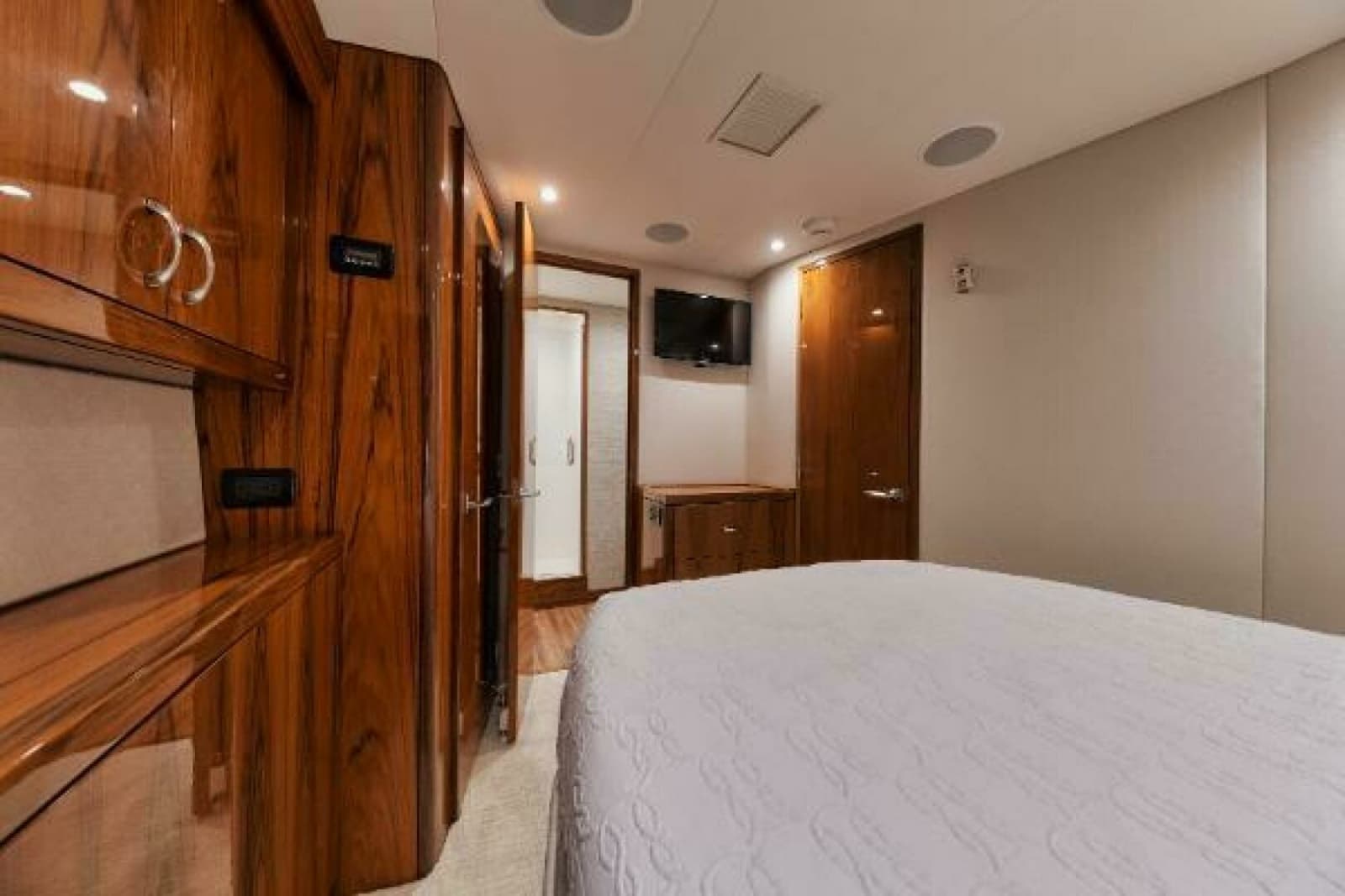 2018 Hatteras GT54 - Photo 26
