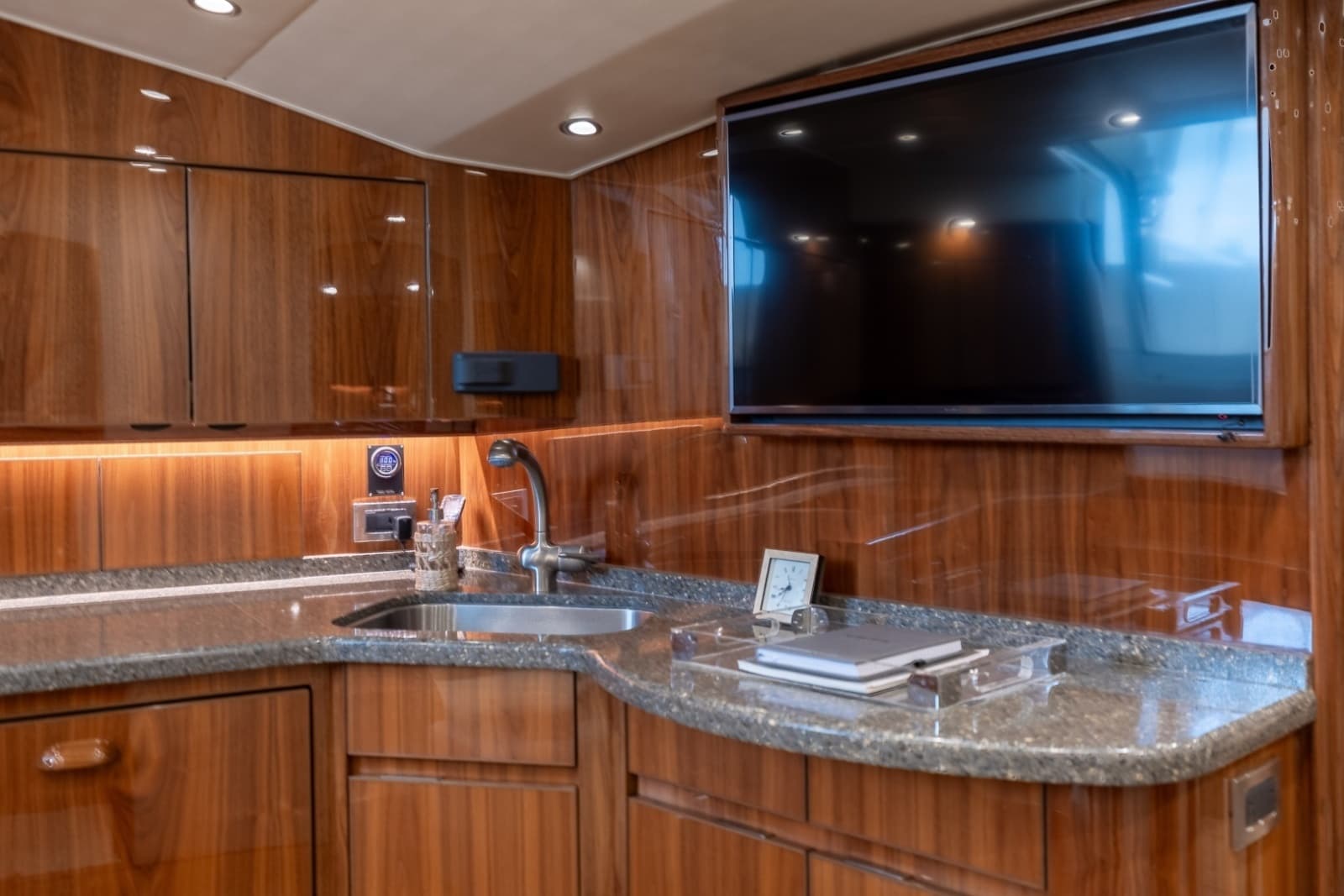 2018 Viking 52 Sport Tower - Photo 19